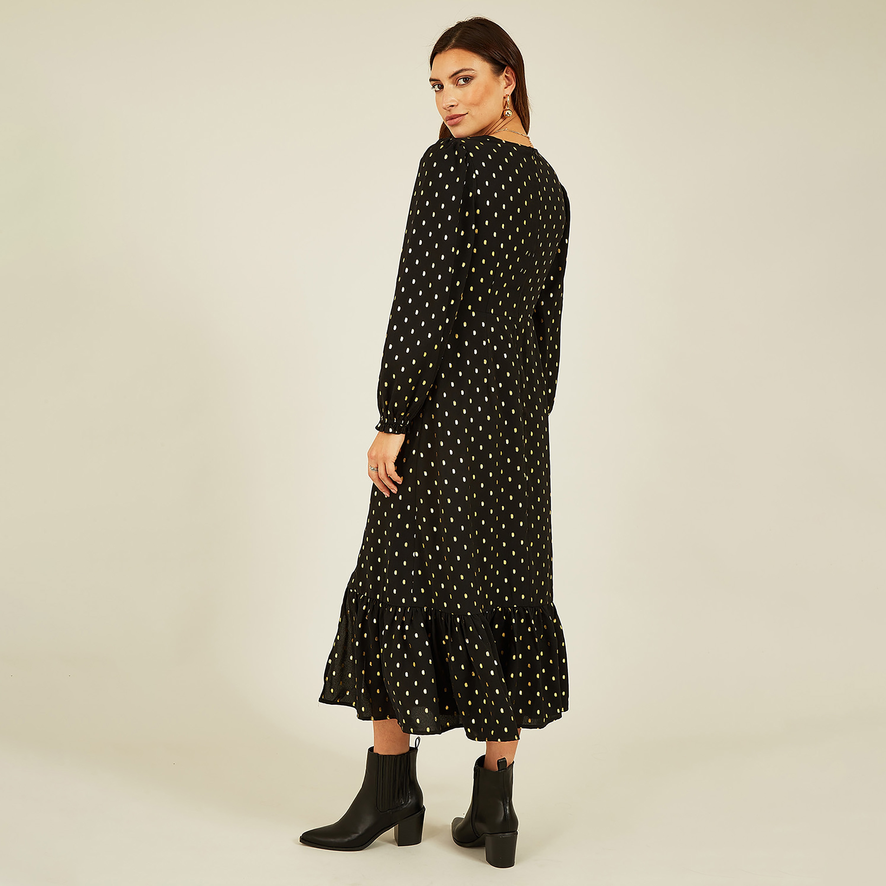 فستان ميدي نسائي بأكمام طويلة وطبعة رقائق معدنية باللون الأسود وفتحة في المساء من يامي-women-clothing-dresses-image-2