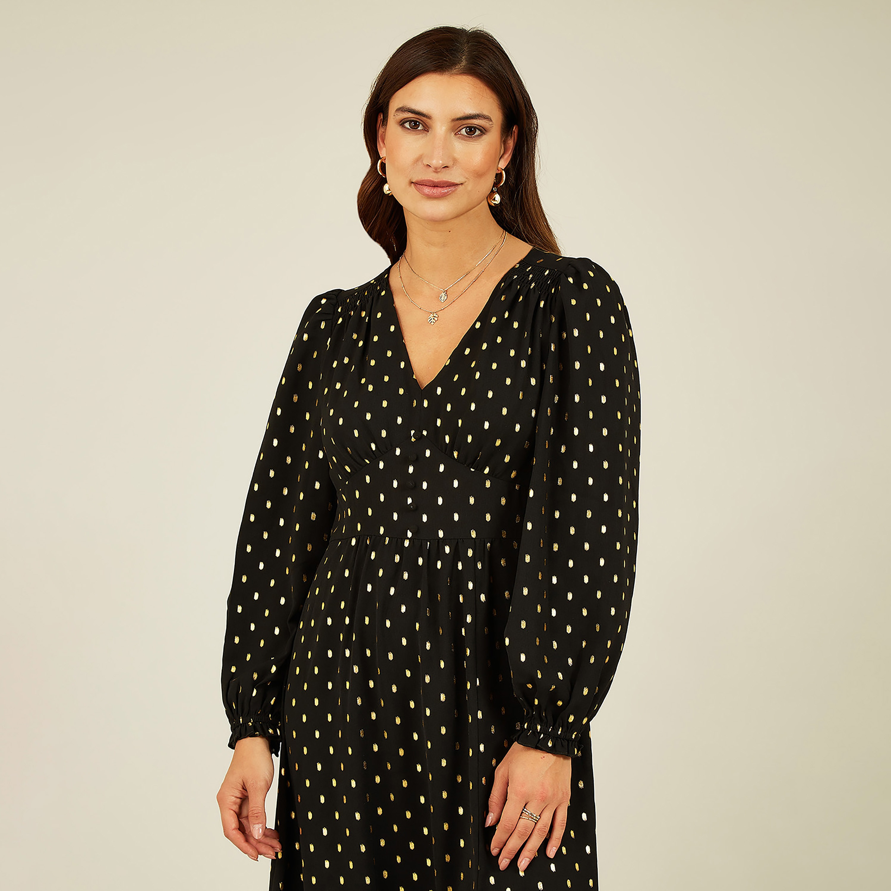 فستان ميدي نسائي بأكمام طويلة وطبعة رقائق معدنية باللون الأسود وفتحة في المساء من يامي-women-clothing-dresses-image-4