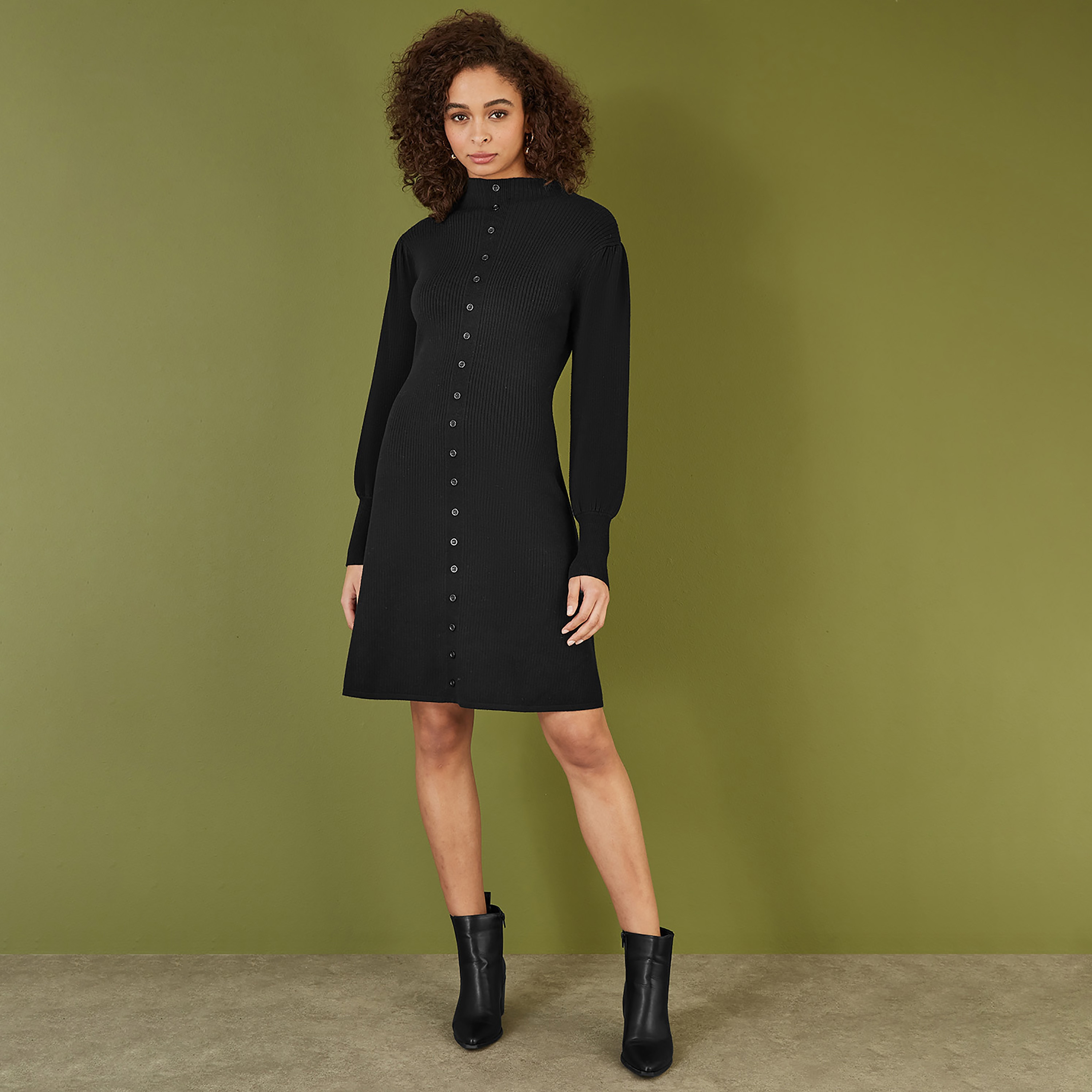 فستان قصير أسود محبوك بأزرار للنساء بأكمام منفوخة من يامي-women-clothing-dresses-image-1