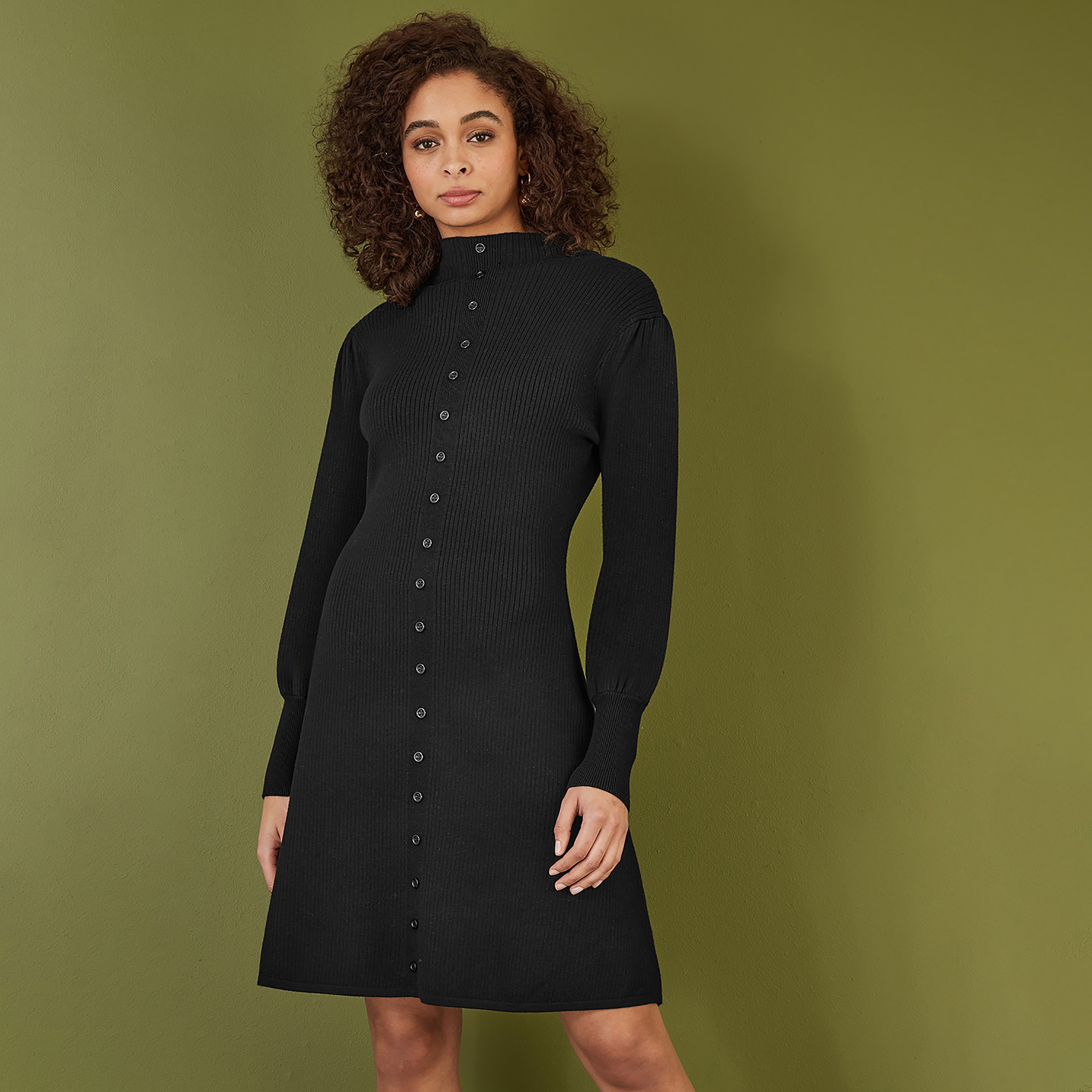 فستان قصير أسود محبوك بأزرار للنساء بأكمام منفوخة من يامي-women-clothing-dresses-image-2
