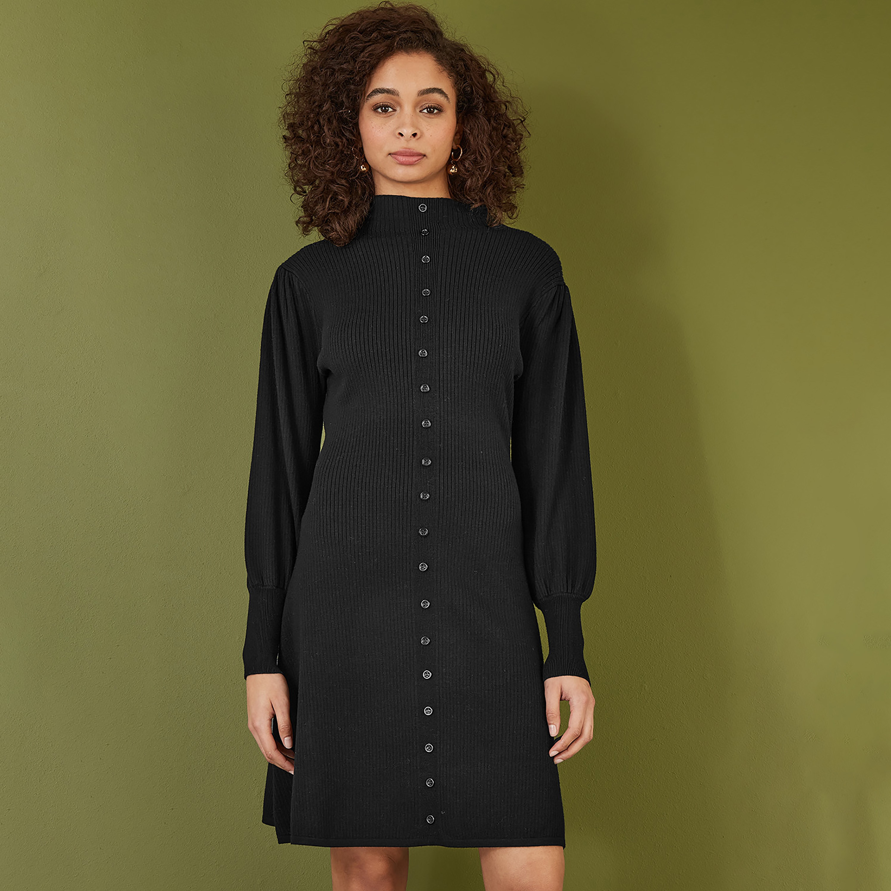 فستان قصير أسود محبوك بأزرار للنساء بأكمام منفوخة من يامي-women-clothing-dresses-image-3