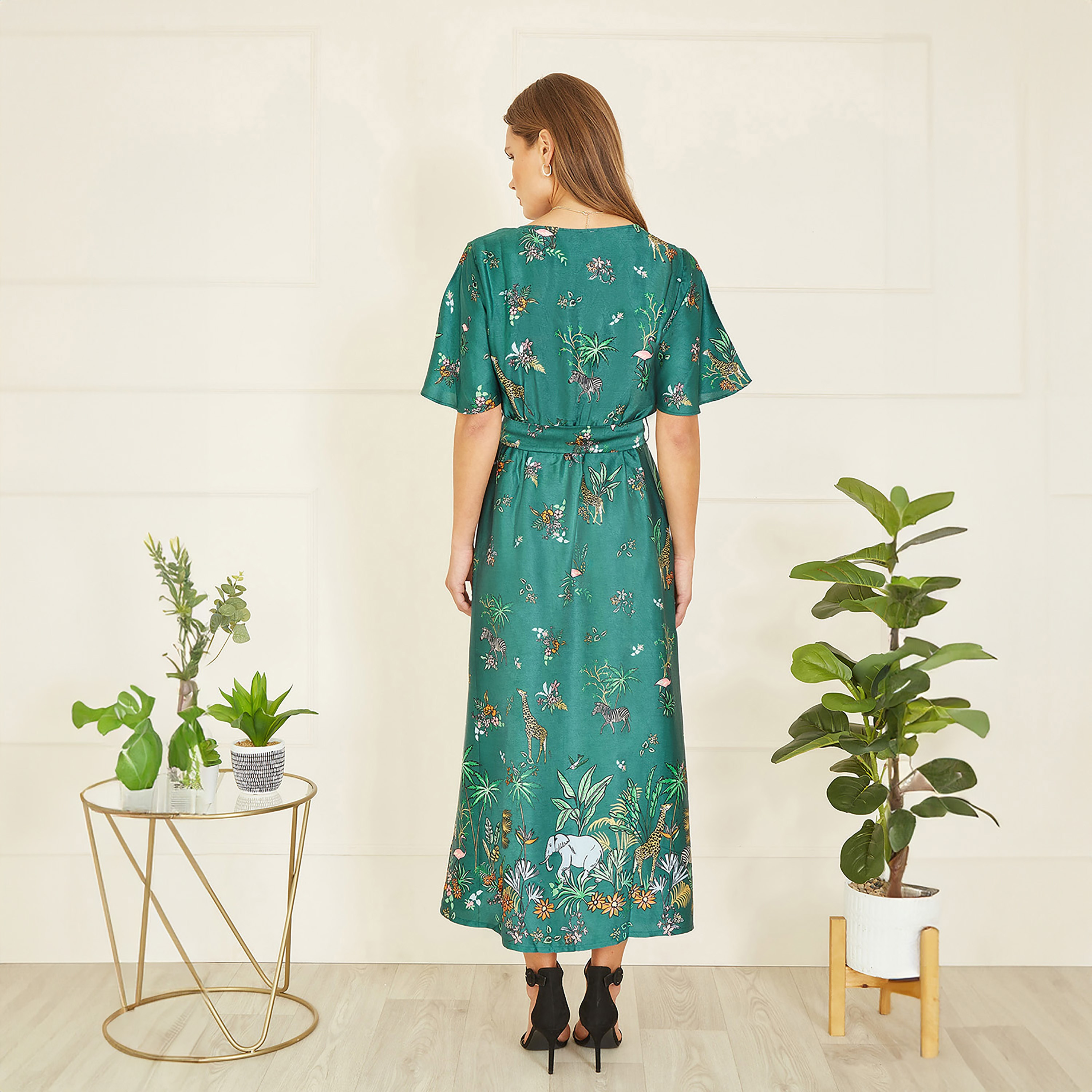 فستان نسائي متوسط الطول بطبعة حيوانات السفاري باللون الأخضر الساتان من يامي-women-clothing-dresses-image-2