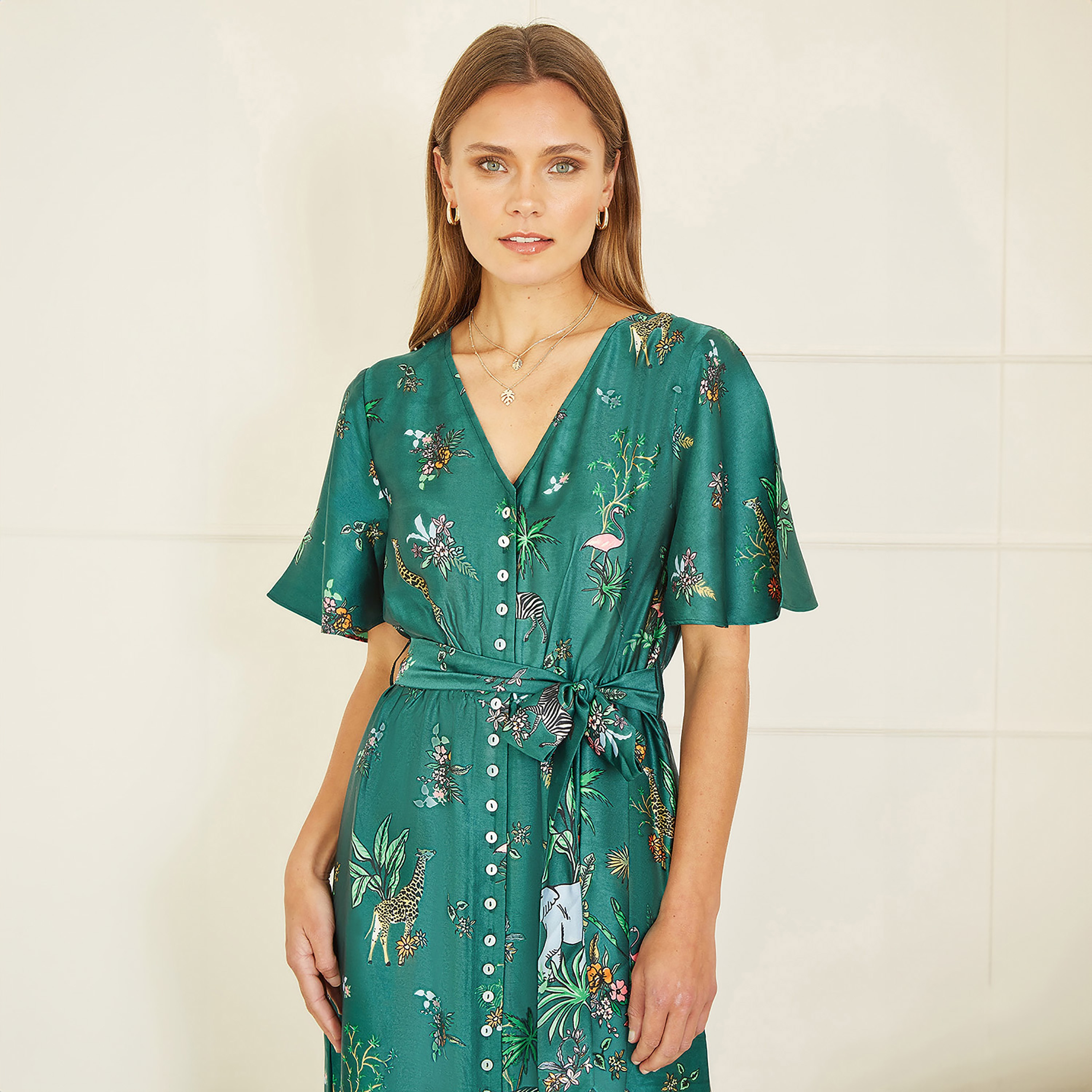 فستان نسائي متوسط الطول بطبعة حيوانات السفاري باللون الأخضر الساتان من يامي-women-clothing-dresses-image-4
