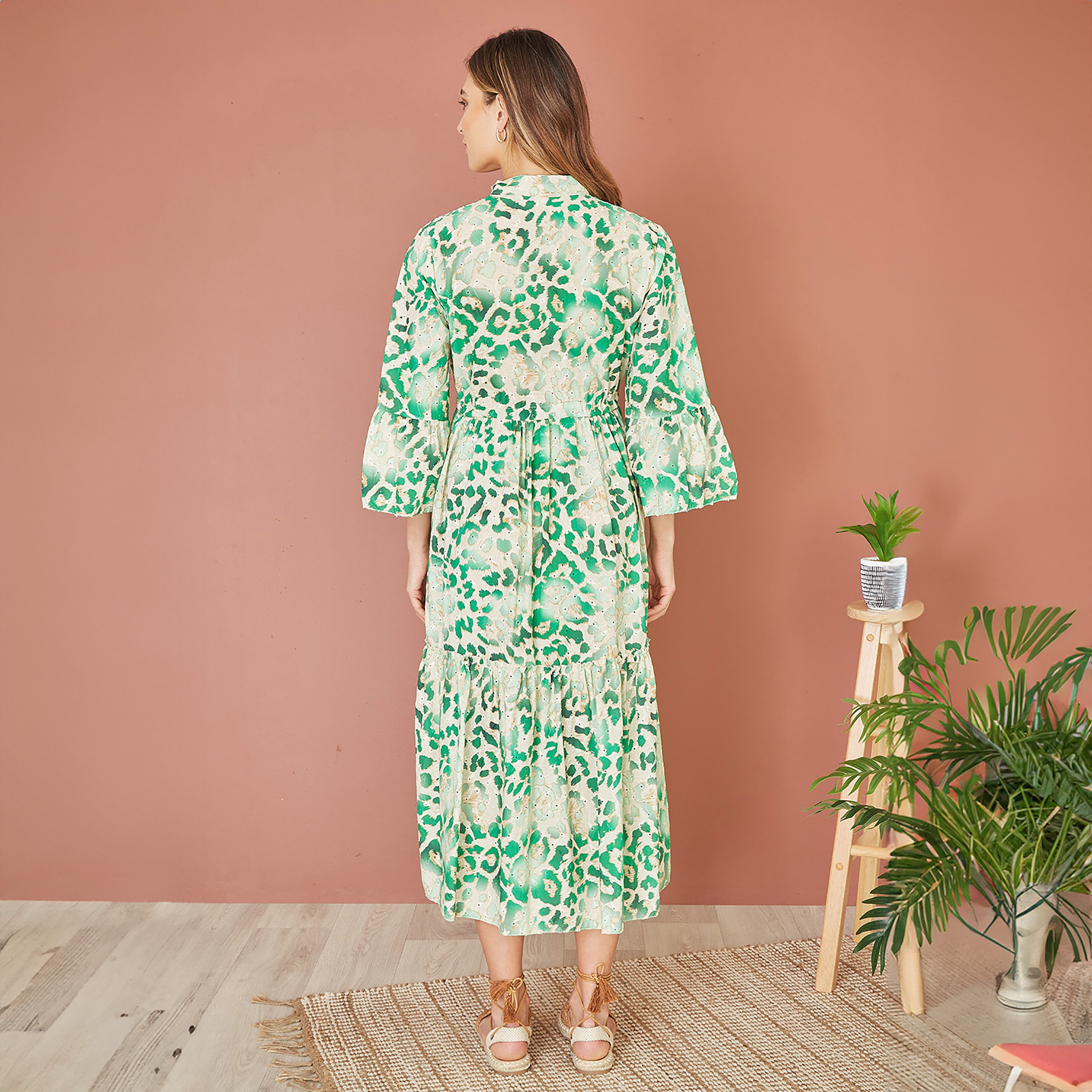 فستان نسائي متوسط الطول بريميوم باللون الأخضر بطبعة حيوانات مطرزة قطن انجلايز من يامي-women-clothing-dresses-image-2