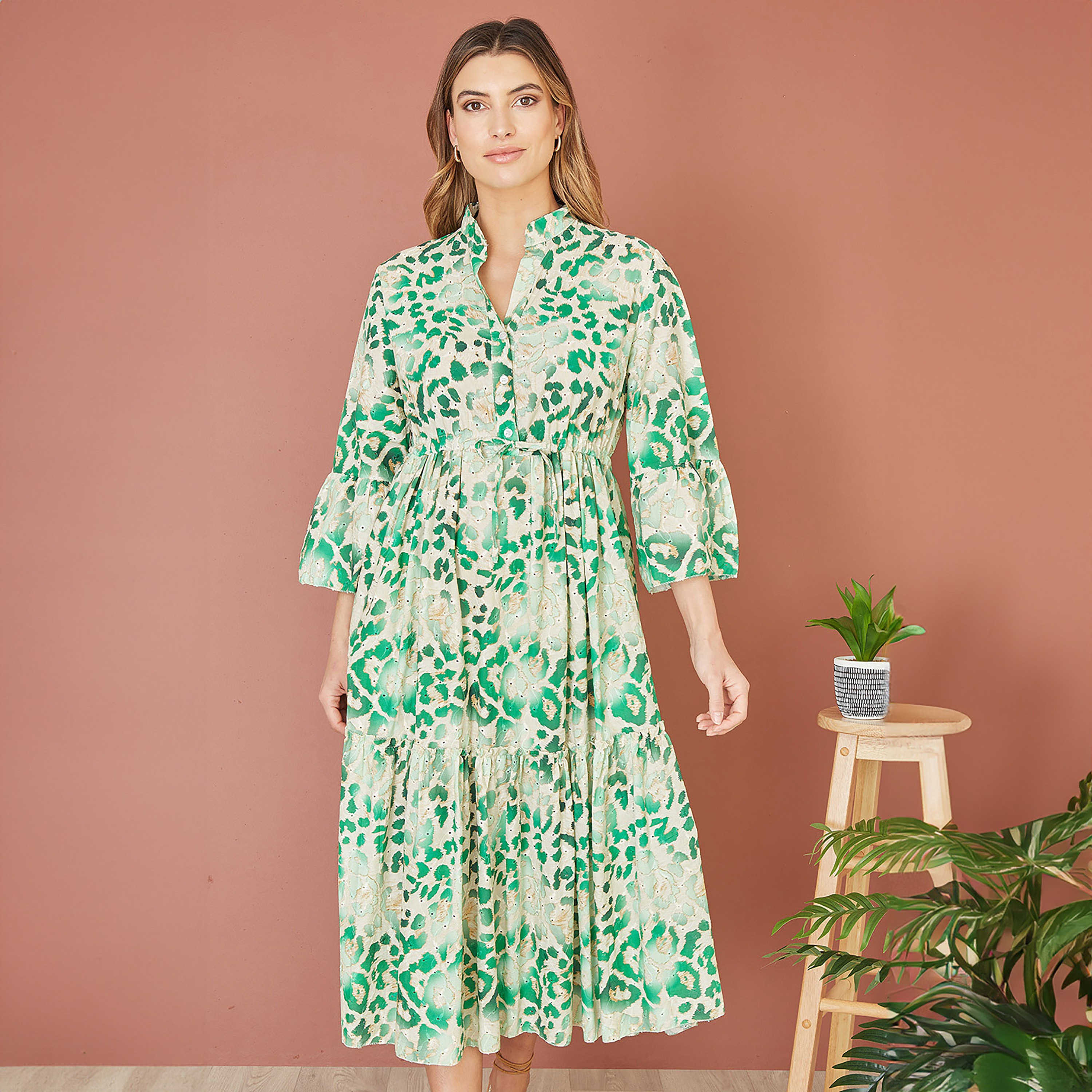 فستان نسائي متوسط الطول بريميوم باللون الأخضر بطبعة حيوانات مطرزة قطن انجلايز من يامي-women-clothing-dresses-image-3