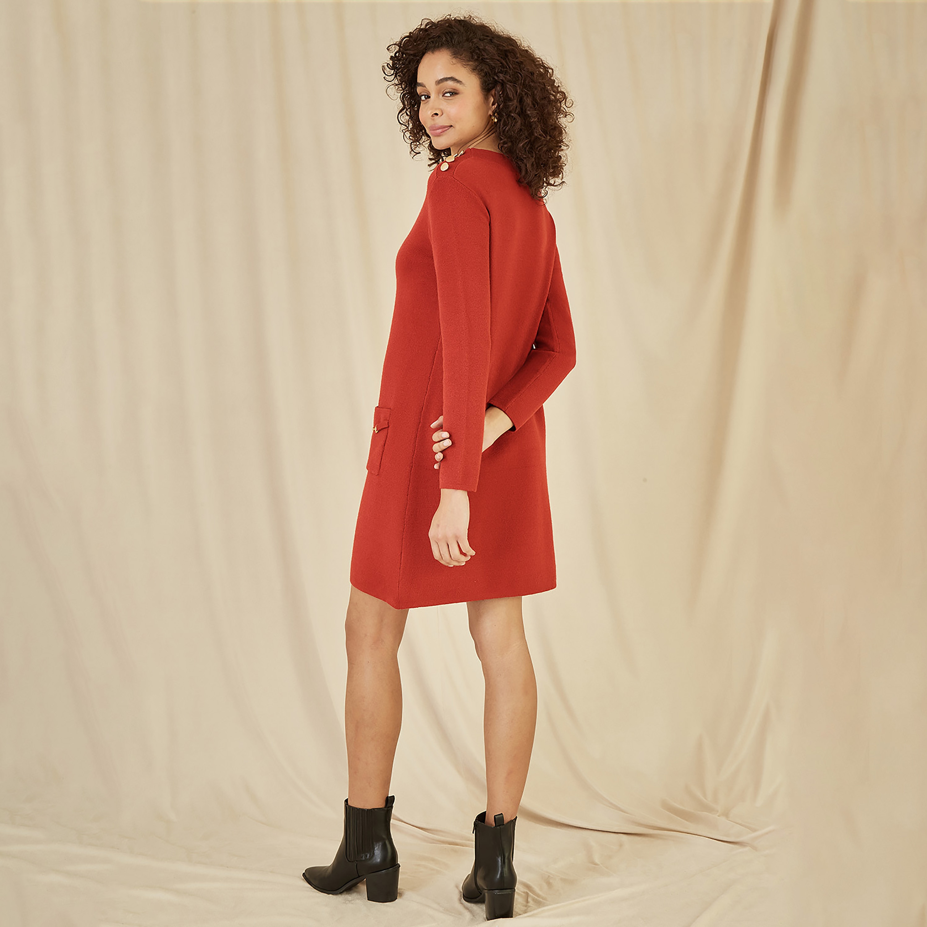 فستان نسائي قصير محبوك باللون البرتقالي المحروق مع تفاصيل معدنية ذهبية من يامي-women-clothing-dresses-image-2