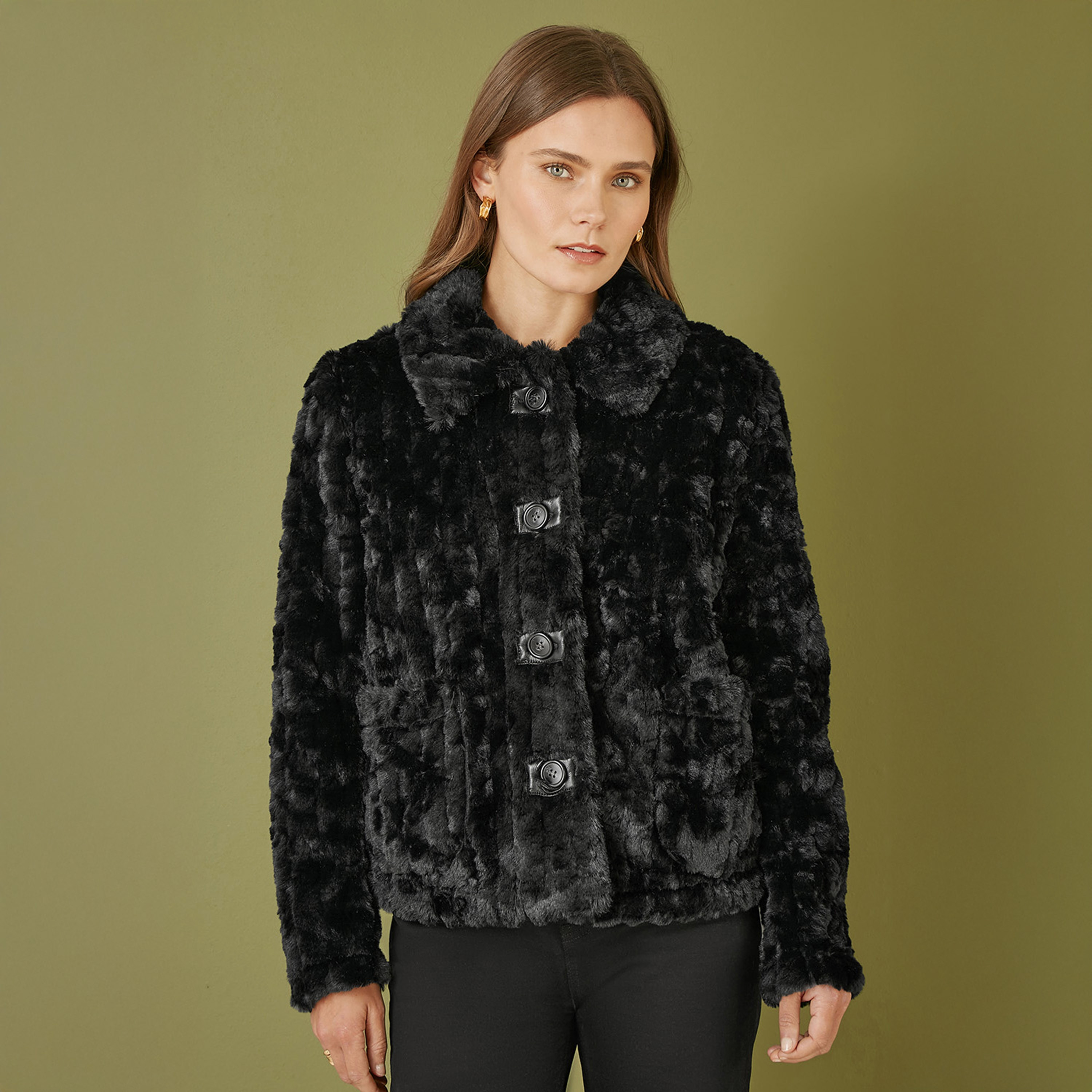 سترة نسائية من الفرو الصناعي المزخرف لوكسي مع جيوب من يامي-women-winterwear-coatsandjackets-jackets-image-1