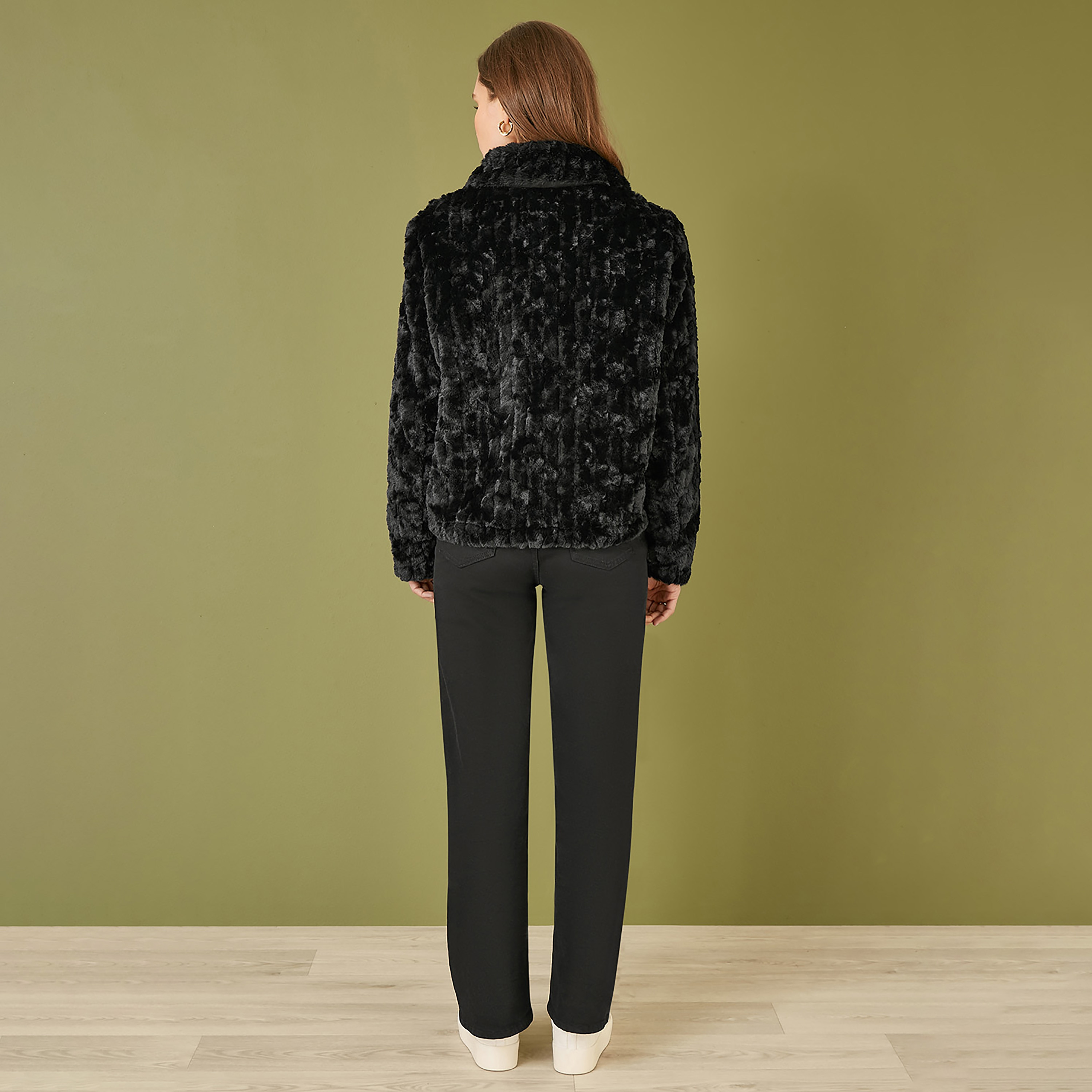 Yumi Luxe Textured Faux Fur Women's Jacket with Pockets-women-winterwear-coatsandjackets-jackets-image-2