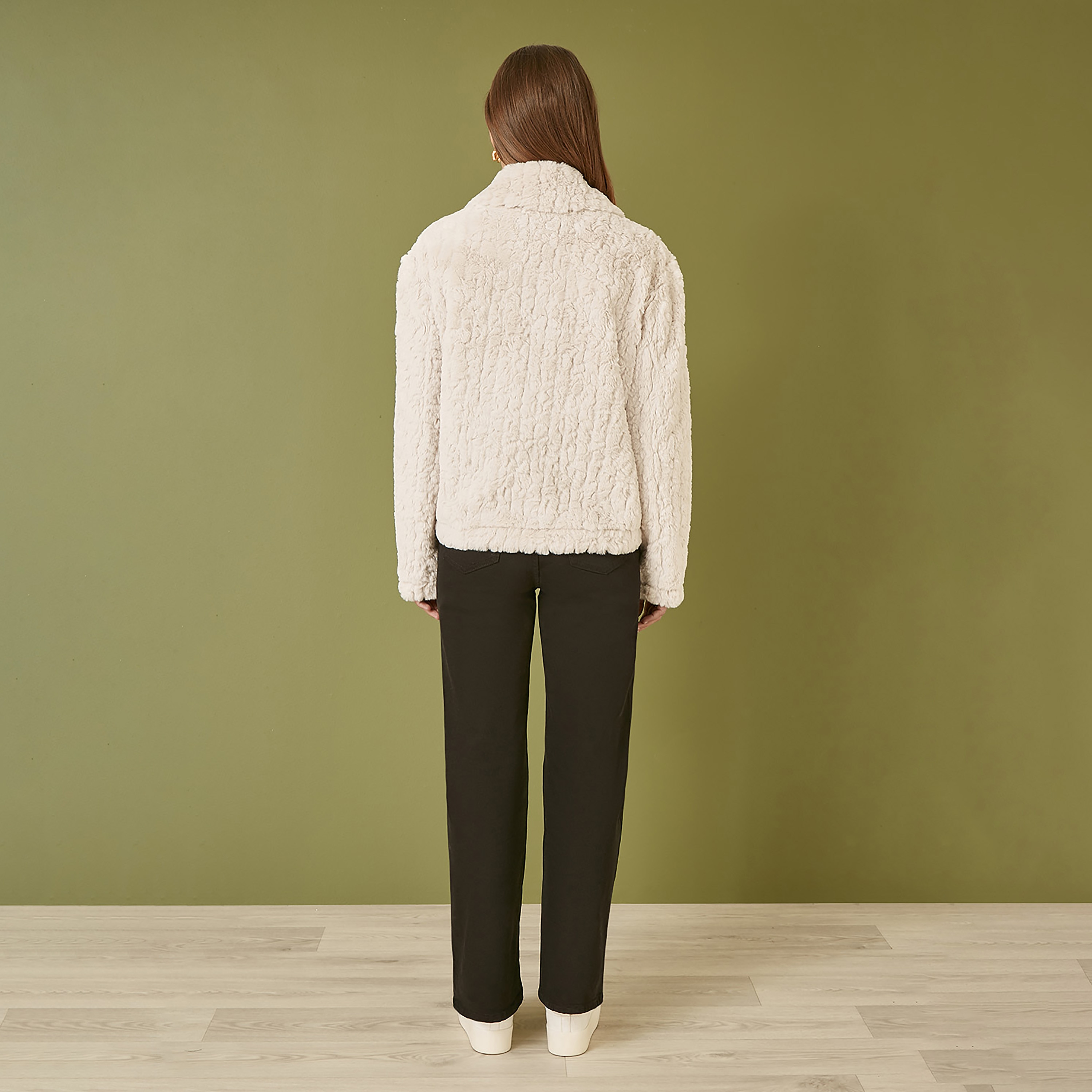 سترة نسائية من الفرو الصناعي المزخرف لوكسي مع جيوب من يامي-women-winterwear-coatsandjackets-jackets-image-6