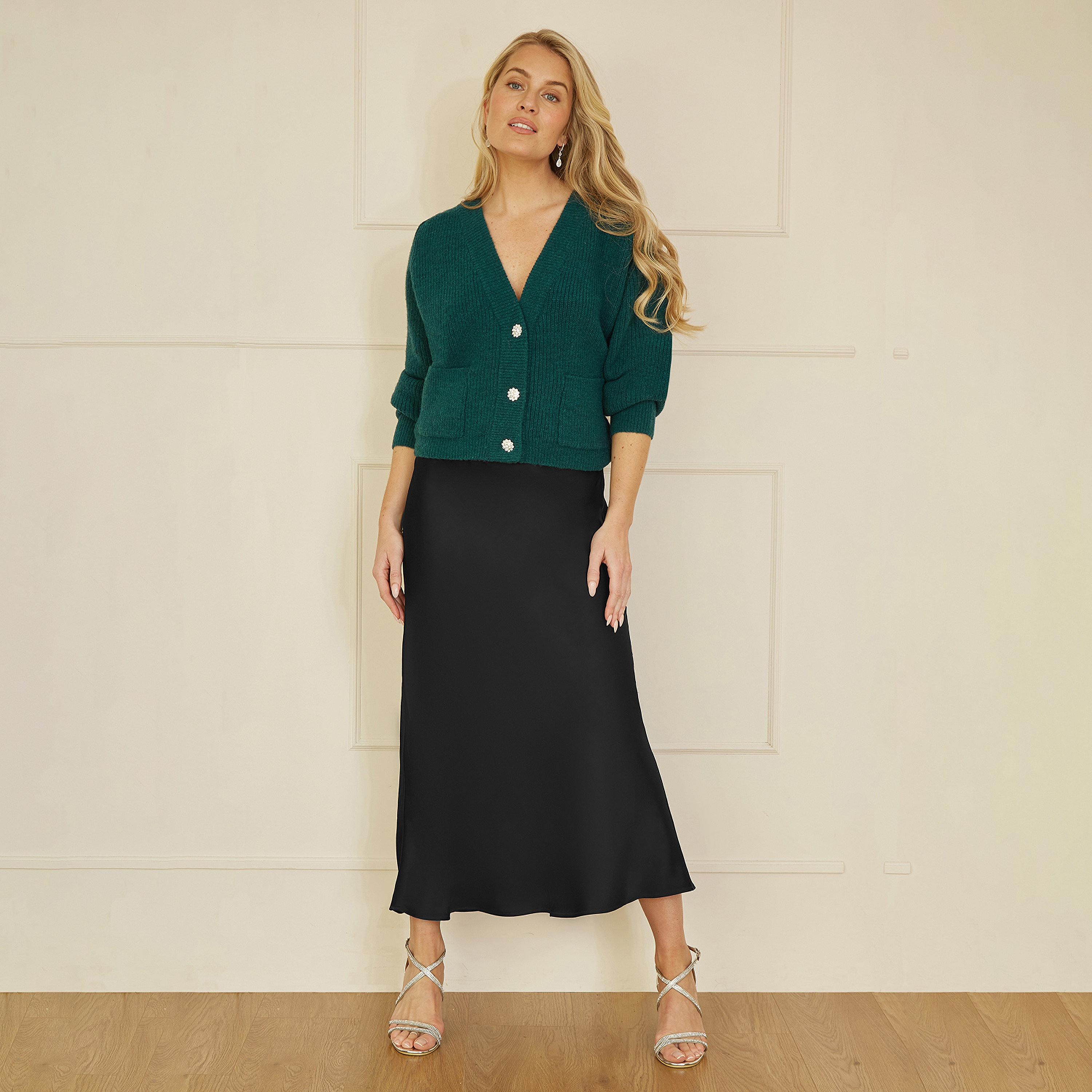 تنورة متوسطة الطول من الساتان الأسود للنساء من يامي-women-clothing-bottoms-skirts-image-2