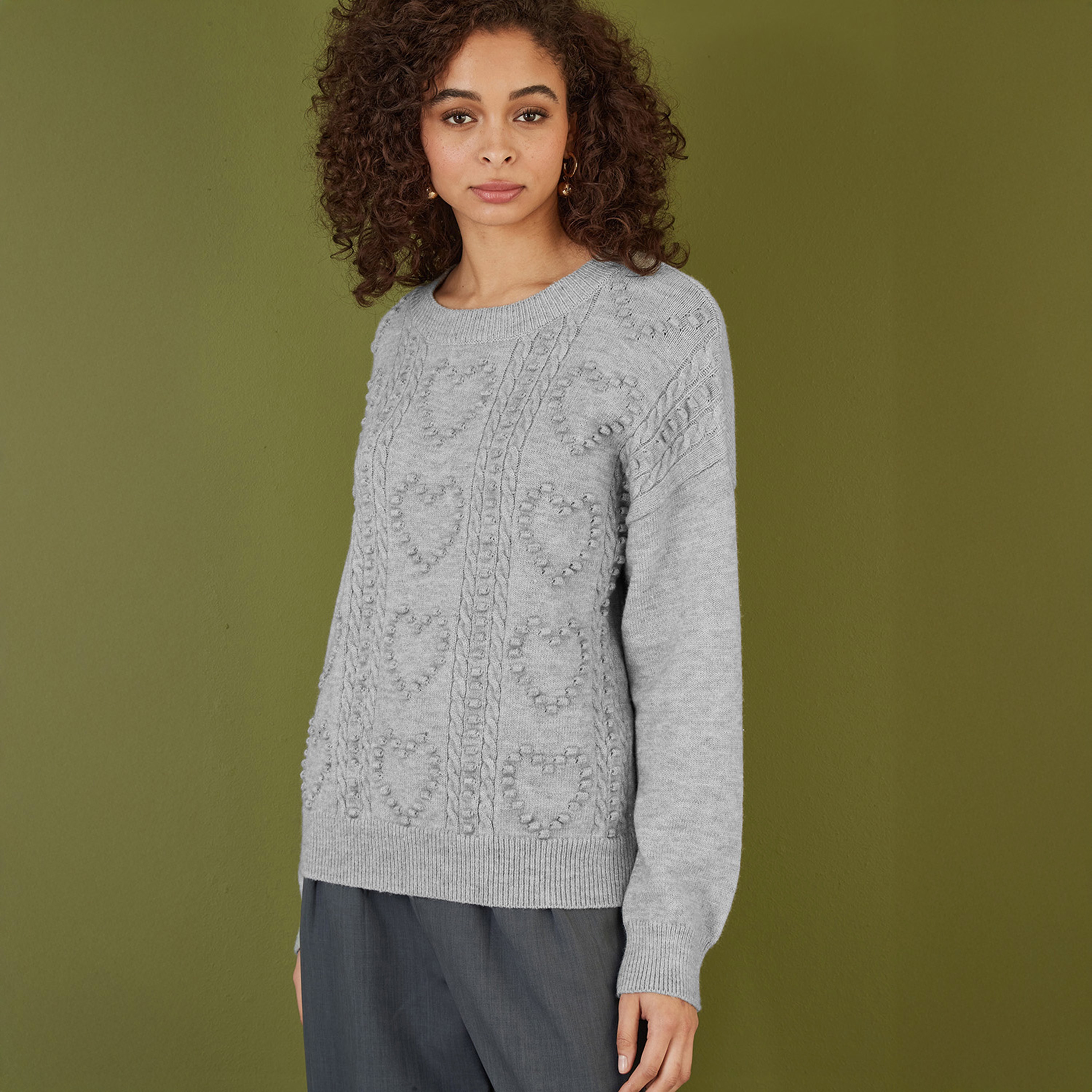 جامبر نسائي مريح محبوك على شكل قلب باللون الرمادي من يامي-women-winterwear-cardigansandjumpers-jumpers-image-2