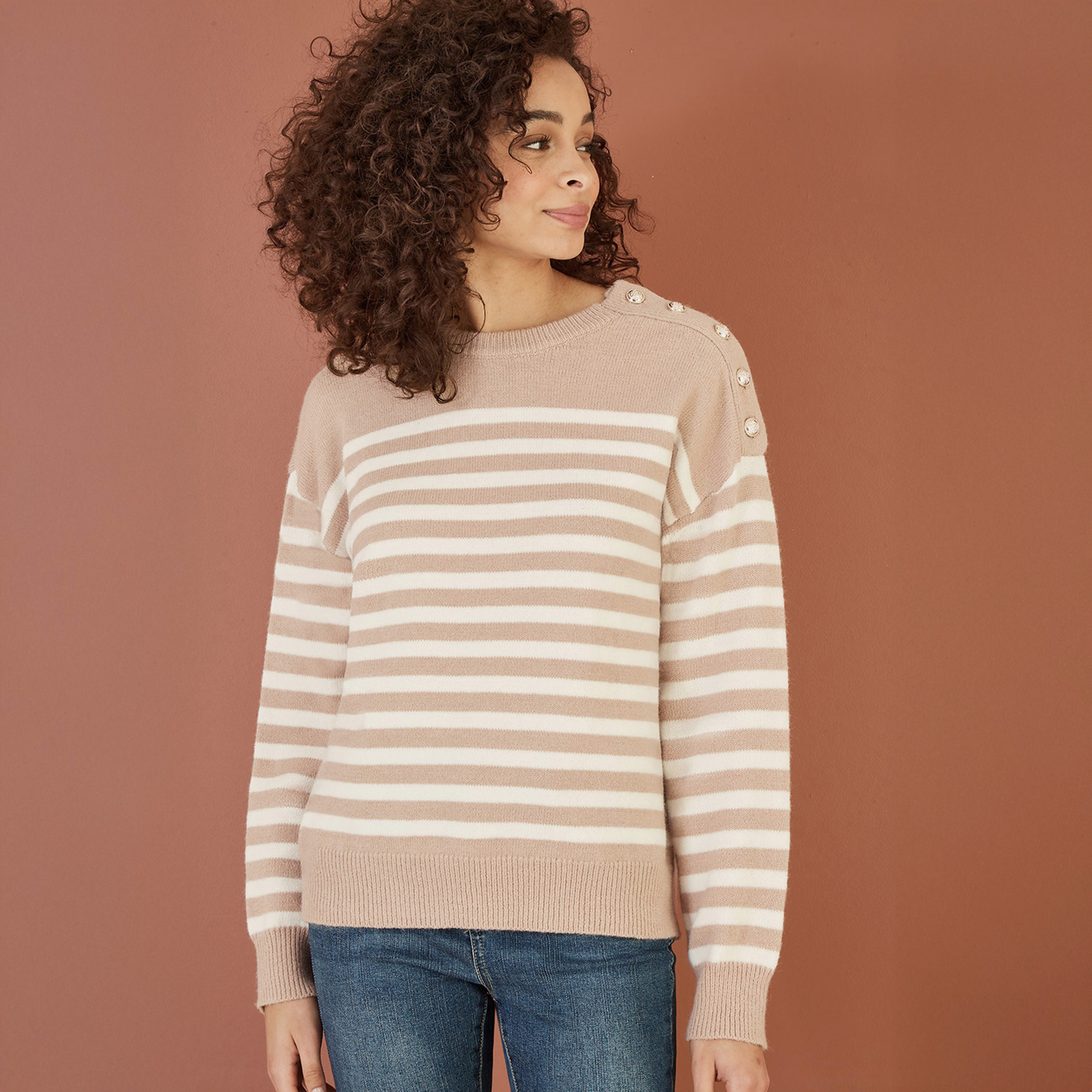 جامبر نسائي مريح محبوك مخطط مع تفاصيل أزرار من يامي-women-winterwear-cardigansandjumpers-jumpers-image-1