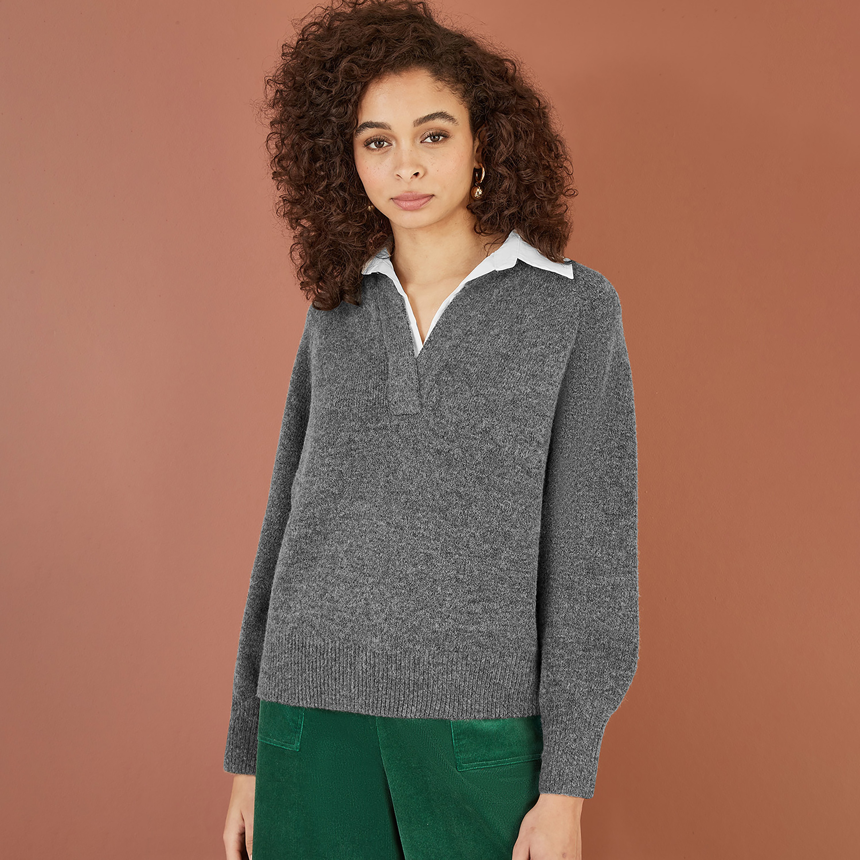 جامبر نسائي محبوك باللون الرمادي مع تفاصيل الياقة من يامي-women-winterwear-cardigansandjumpers-jumpers-image-1