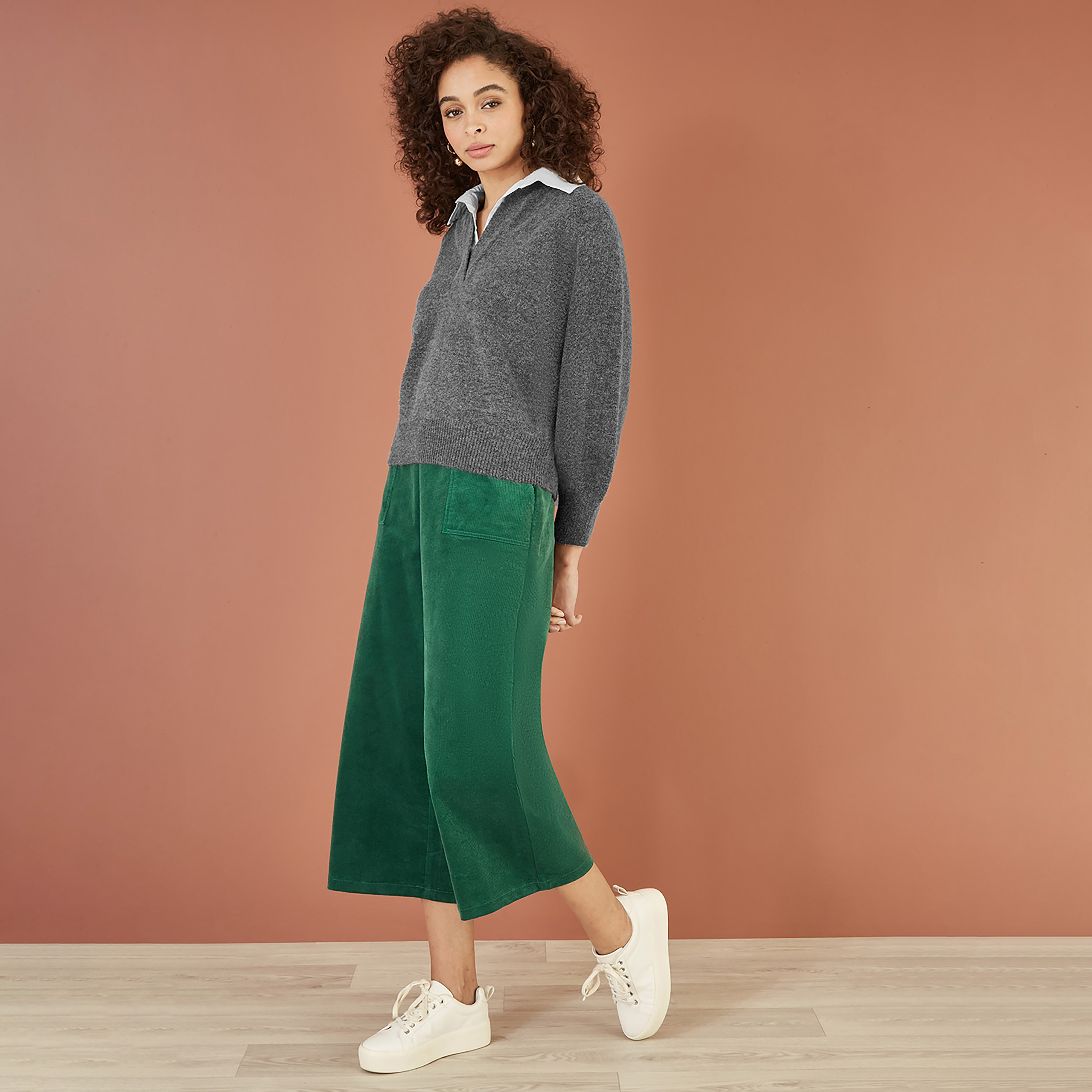 جامبر نسائي محبوك باللون الرمادي مع تفاصيل الياقة من يامي-women-winterwear-cardigansandjumpers-jumpers-image-2