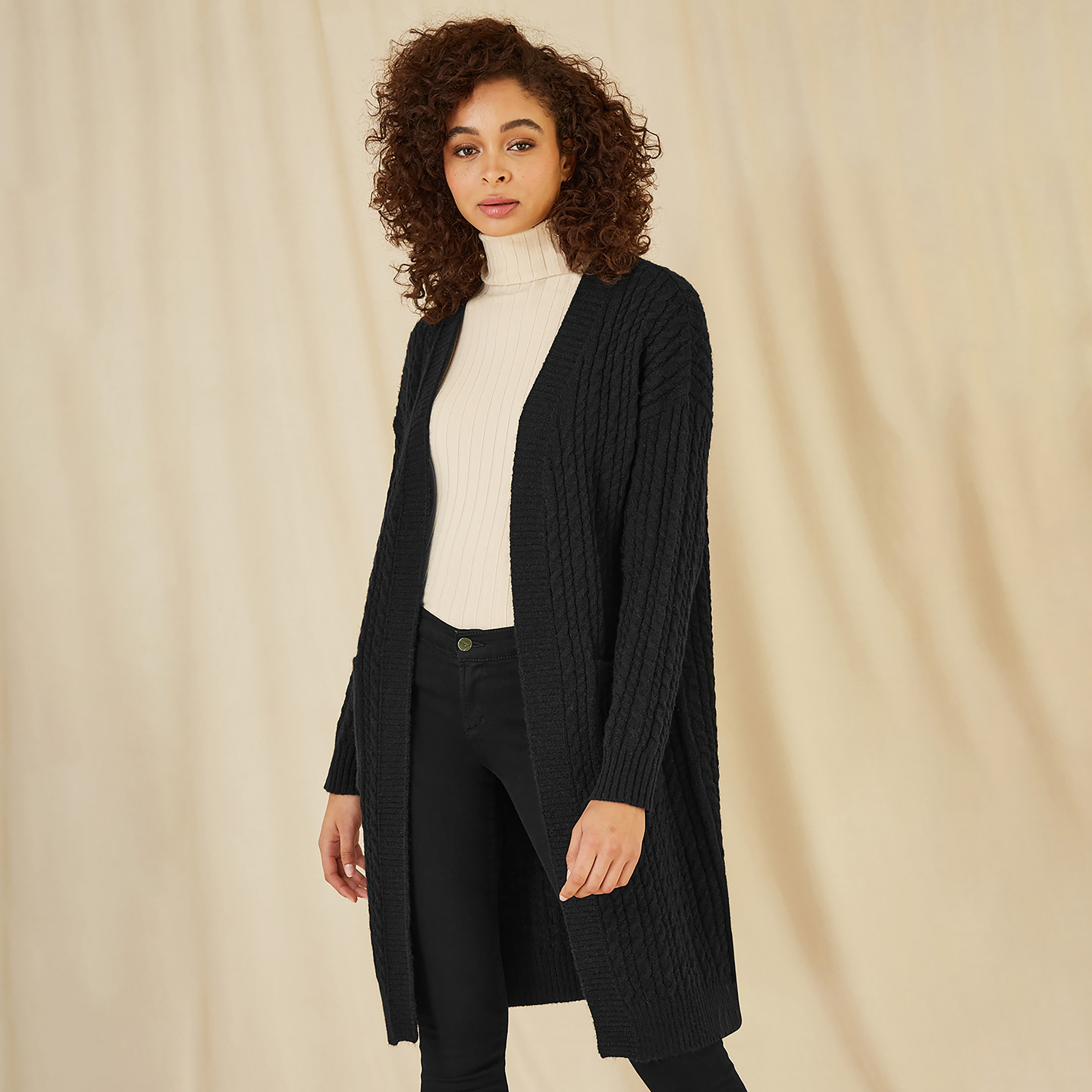 كارديجان أسود طويل من الحافة إلى الحافة للنساء مع جيوب من يامي-women-clothing-cardigansandjumpers-cardigans-image-1