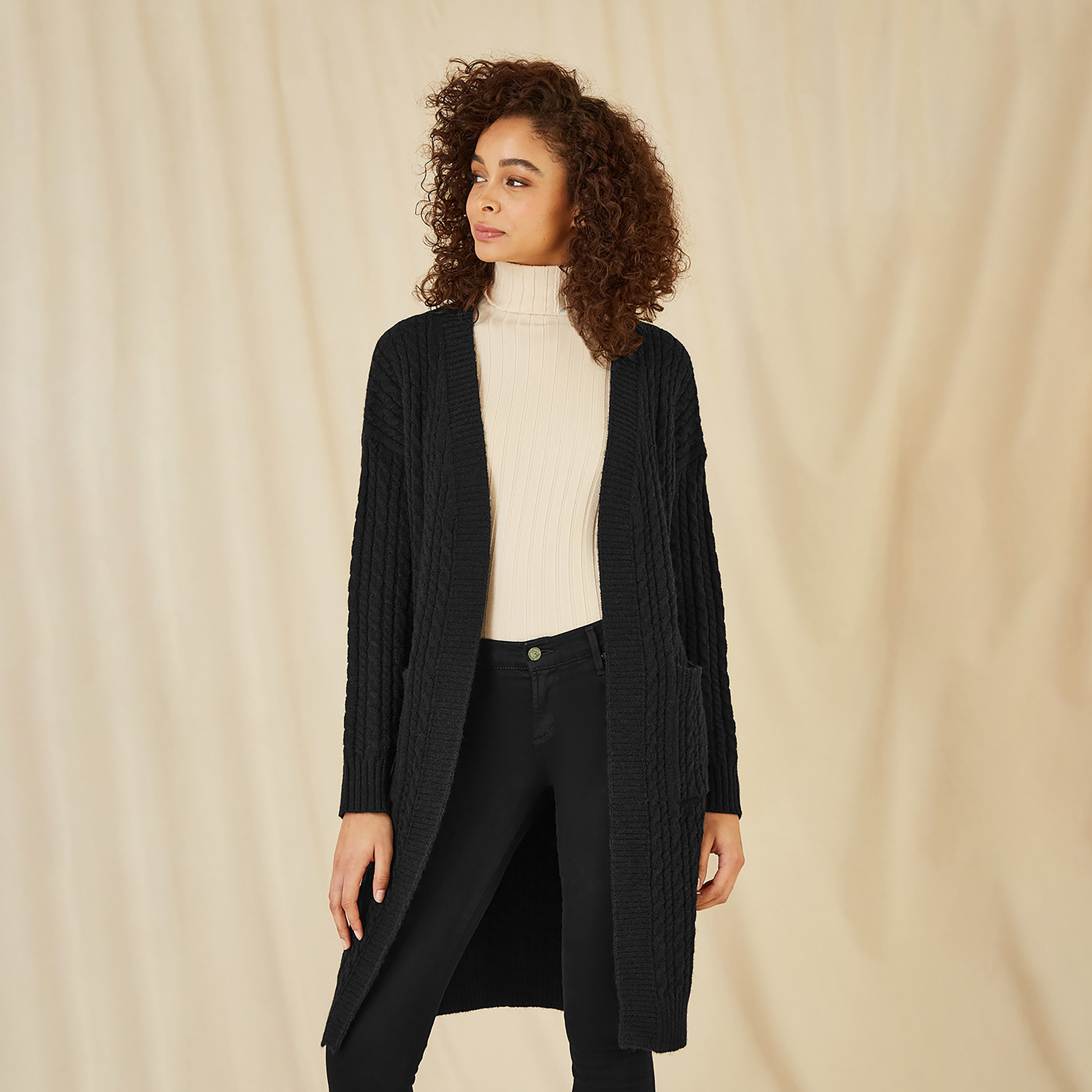 كارديجان أسود طويل من الحافة إلى الحافة للنساء مع جيوب من يامي-women-clothing-cardigansandjumpers-cardigans-image-2