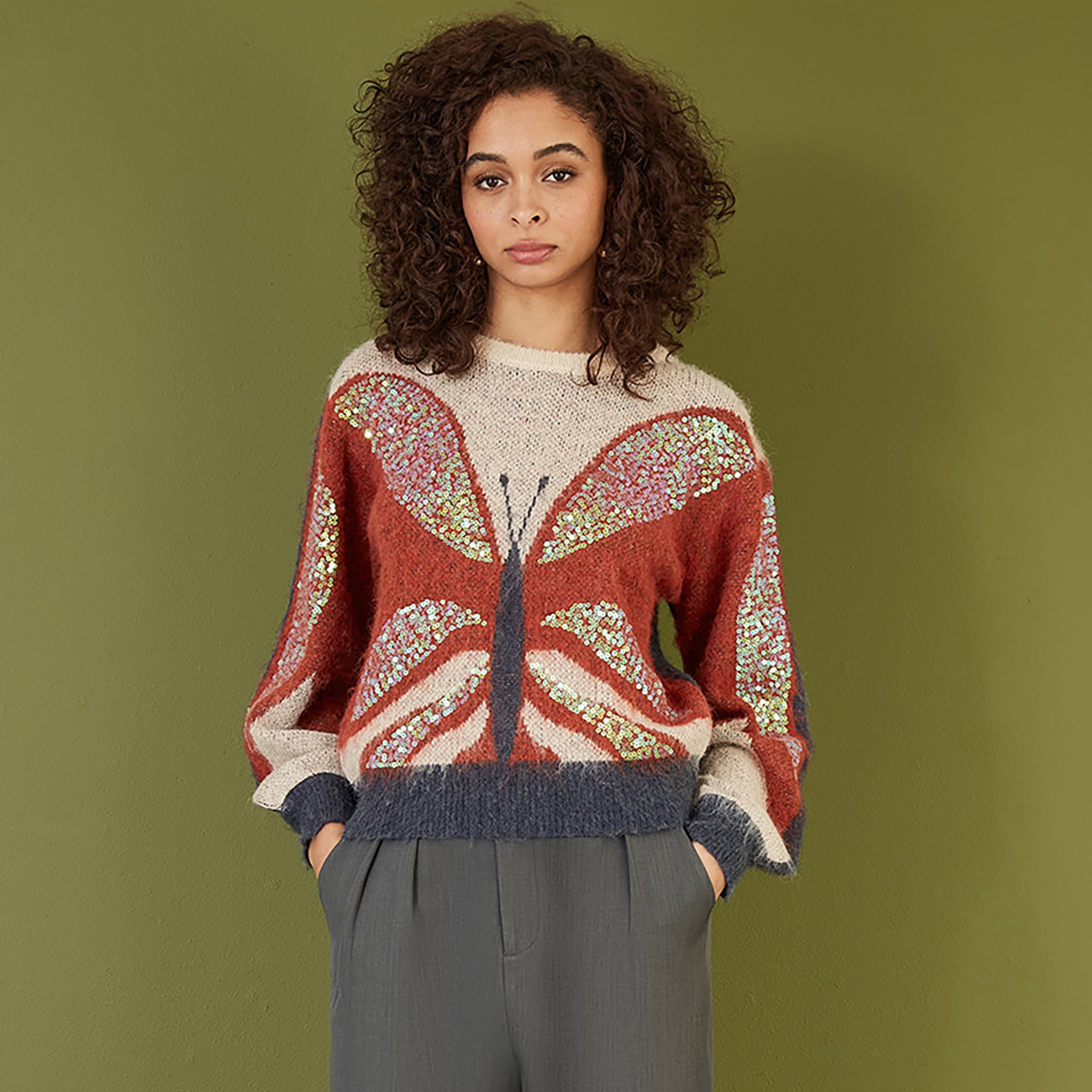 جامبر نسائي محبوك على شكل فراشة مع تفاصيل الترتر من يامي-women-winterwear-cardigansandjumpers-jumpers-image-1