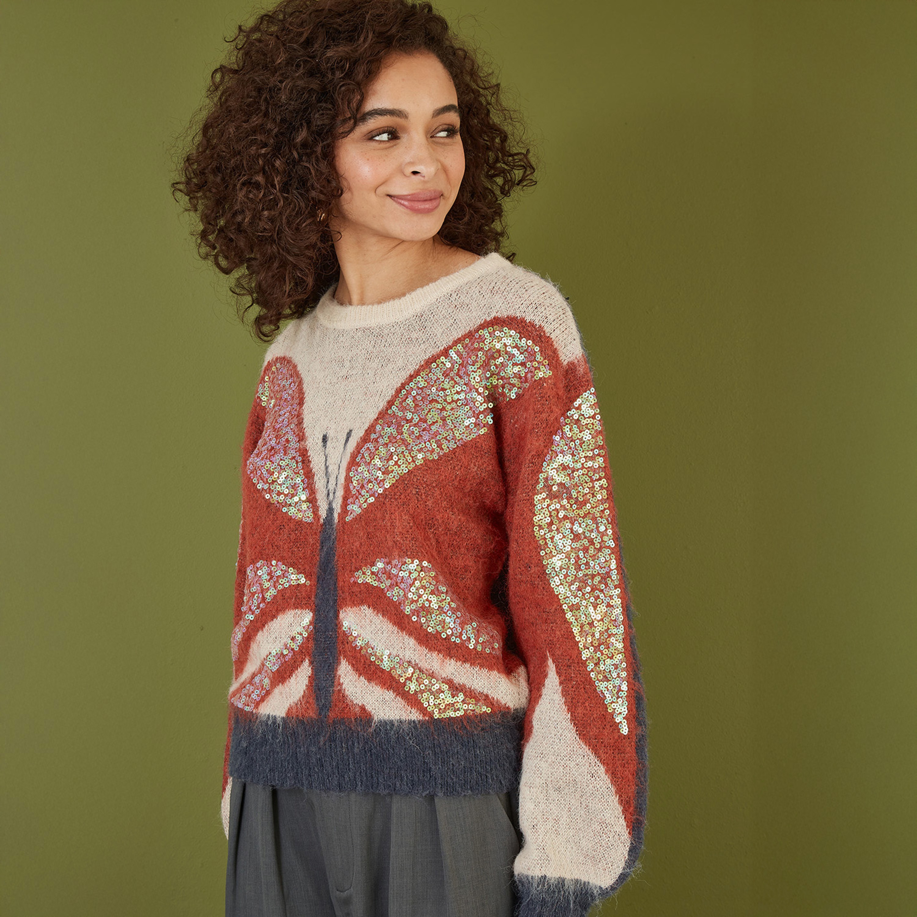 جامبر نسائي محبوك على شكل فراشة مع تفاصيل الترتر من يامي-women-winterwear-cardigansandjumpers-jumpers-image-2