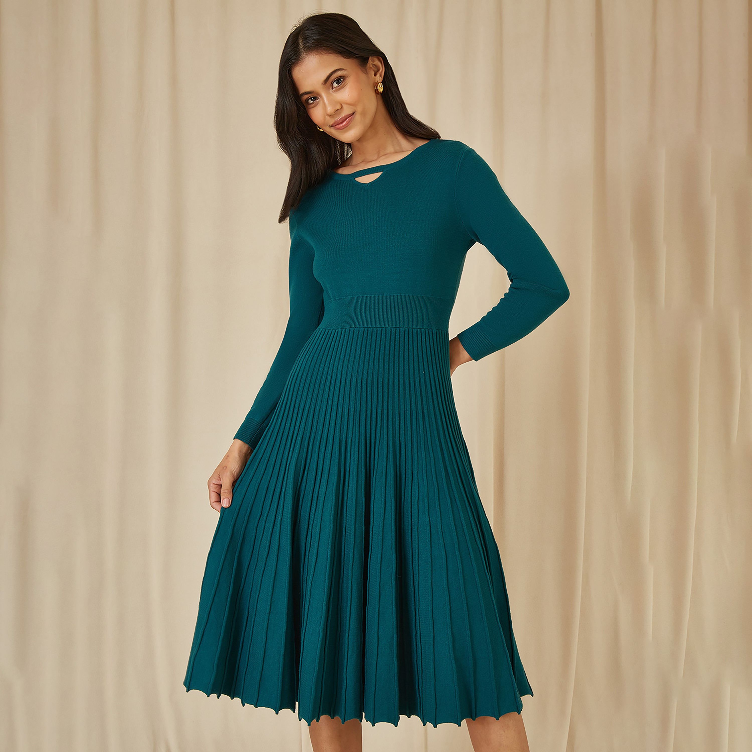 فستان نسائي بطول الركبة بتنورة مطوية محبوكة باللون الأزرق المخضر من يامي-women-clothing-dresses-image-3