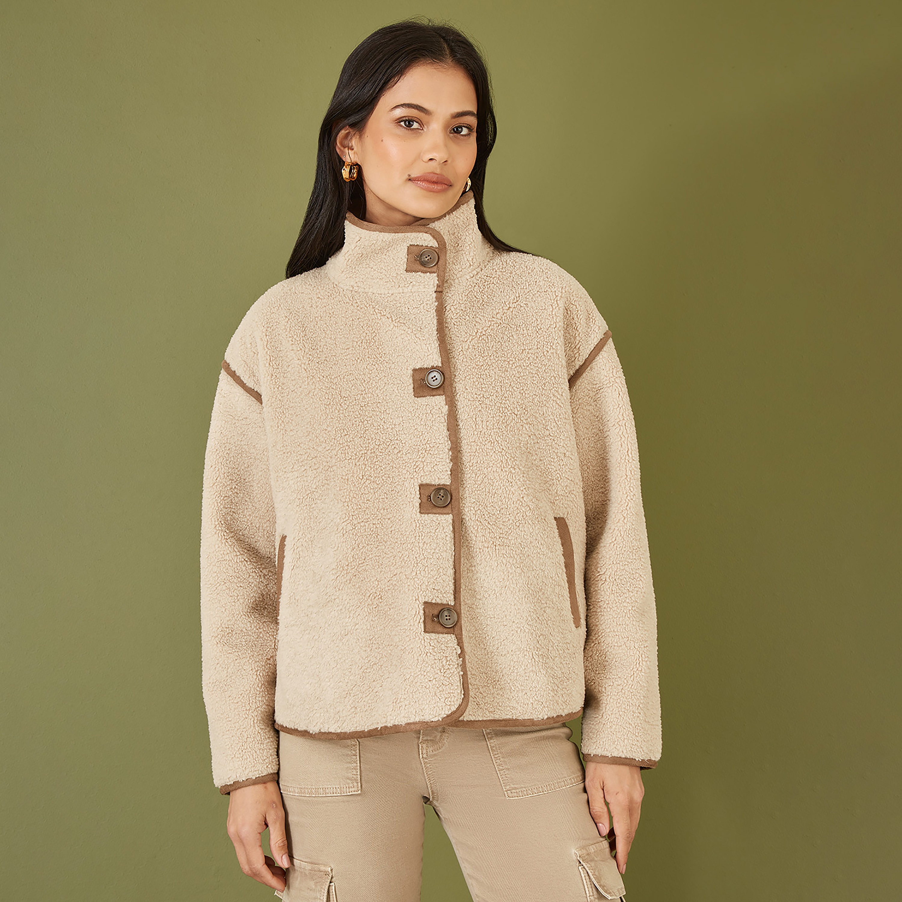 سترة كريم بورج النسائية ذات الرقبة العالية مع حواف من الجلد الصناعي من يامي-women-winterwear-coatsandjackets-jackets-image-1