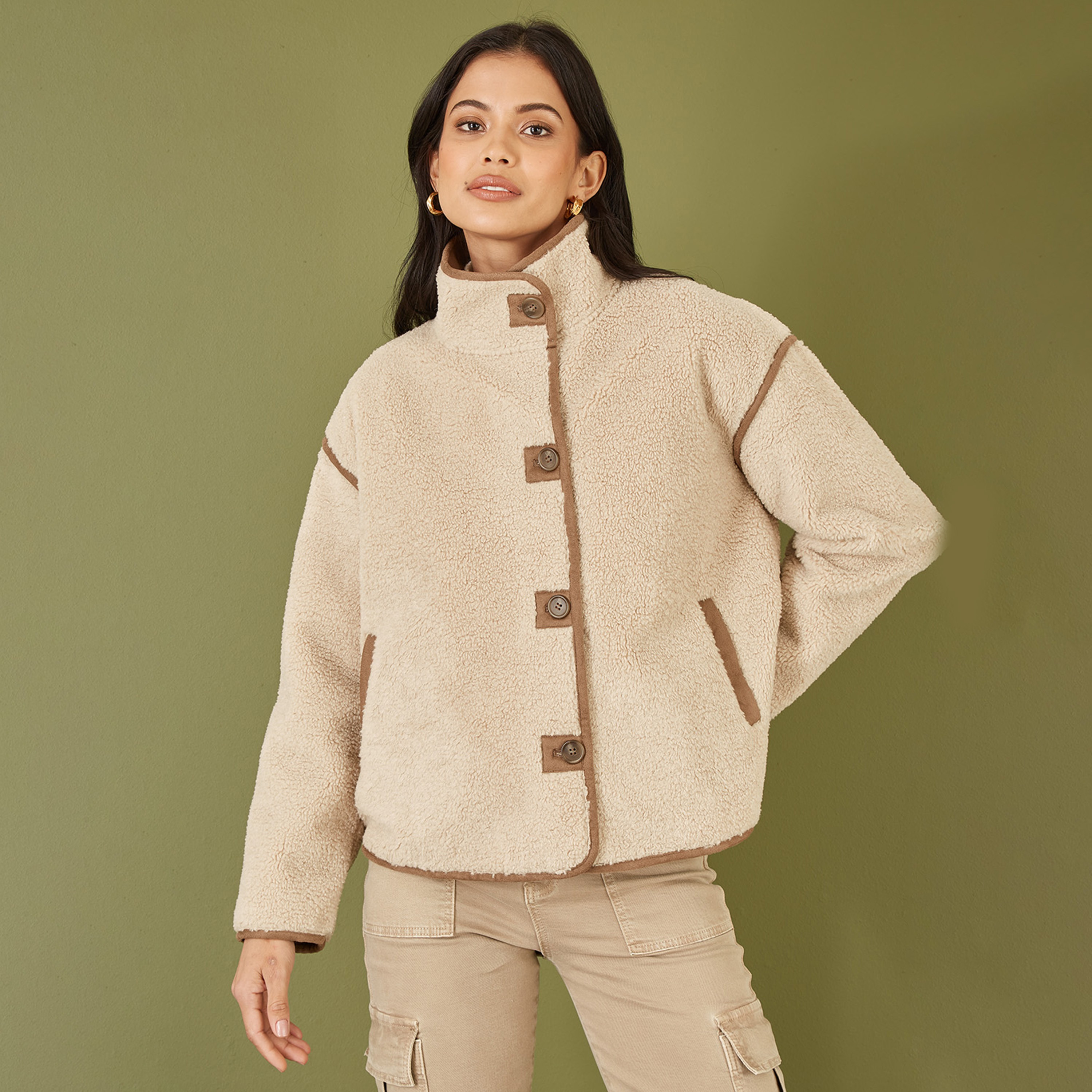 سترة كريم بورج النسائية ذات الرقبة العالية مع حواف من الجلد الصناعي من يامي-women-winterwear-coatsandjackets-jackets-image-2