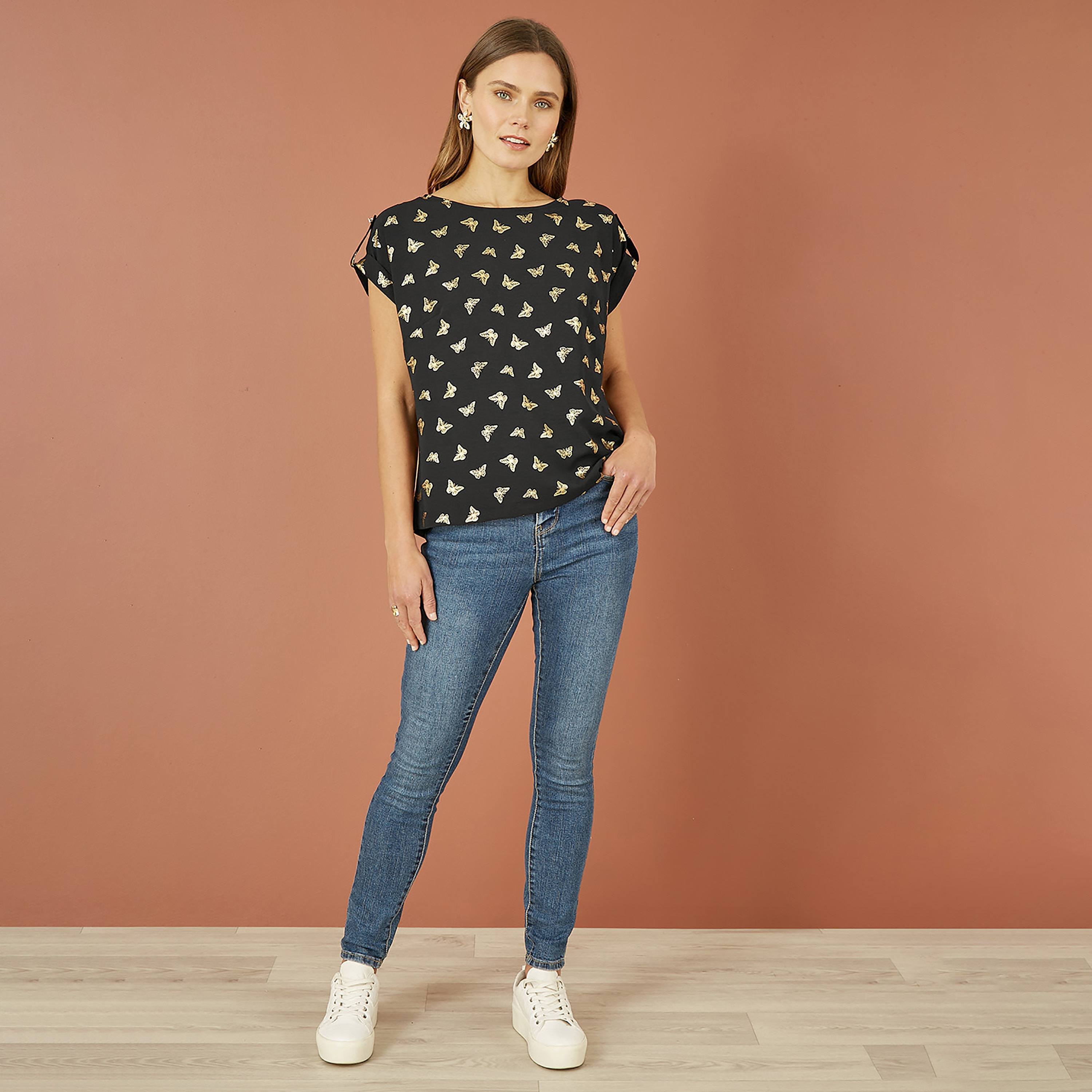 بلوزة النسائية المطبوعة بفراشة باللون الأسود من يامي-women-clothing-shirtsandblouses-blouses-image-2
