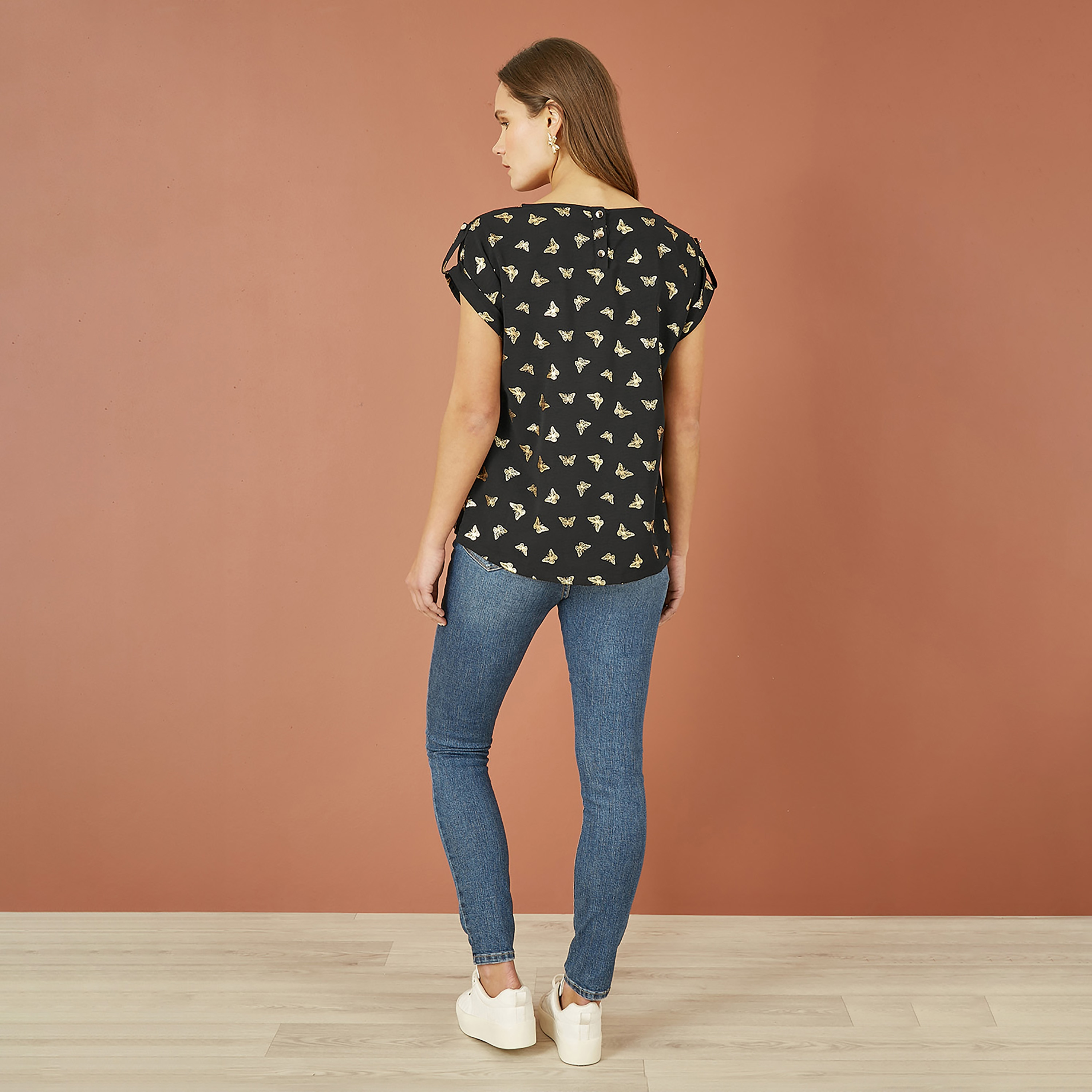 بلوزة النسائية المطبوعة بفراشة باللون الأسود من يامي-women-clothing-shirtsandblouses-blouses-image-3