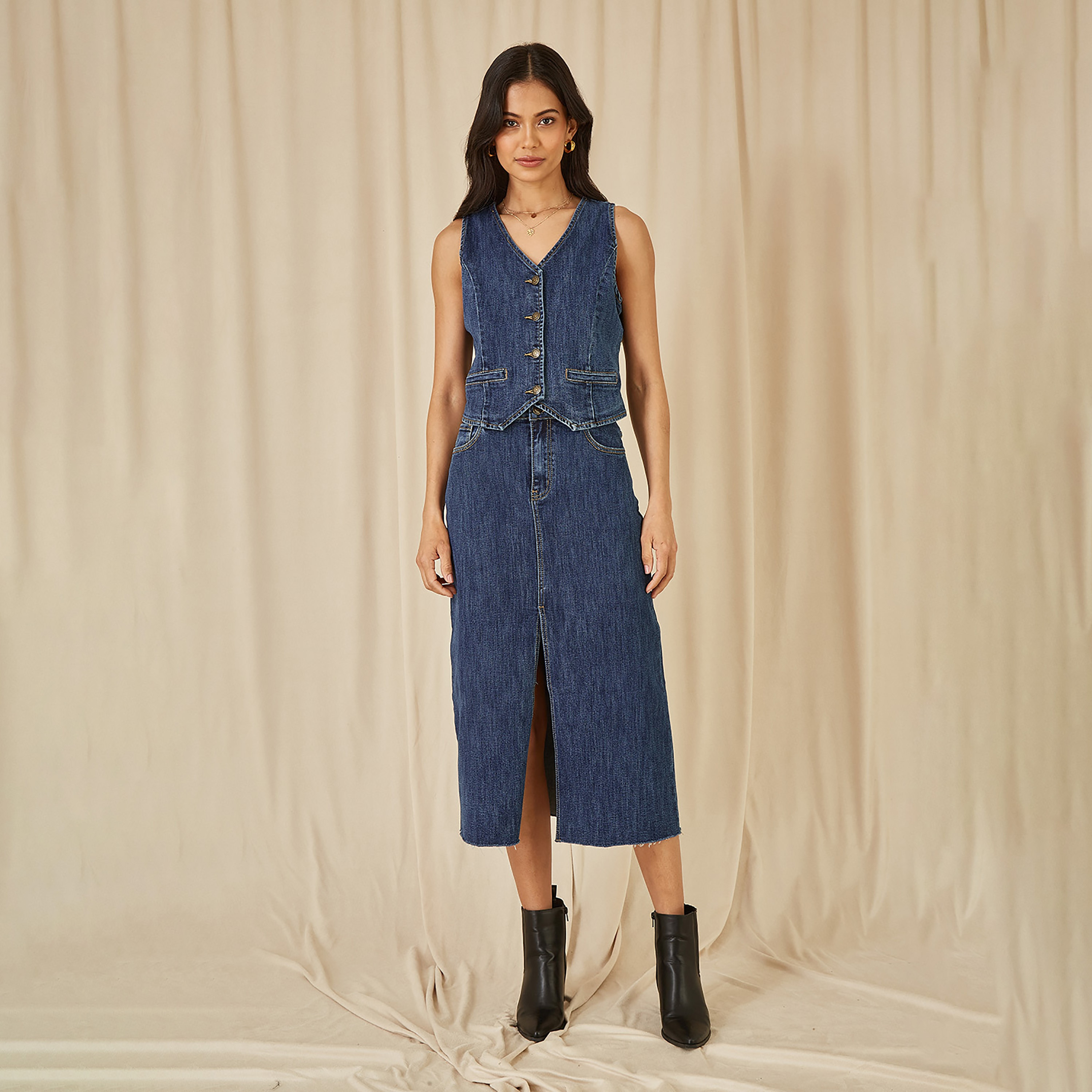 سترة نسائية مطاطية من قماش الدنيم الأزرق من يامي-women-clothing-coatsandjackets-waistcoats-image-3