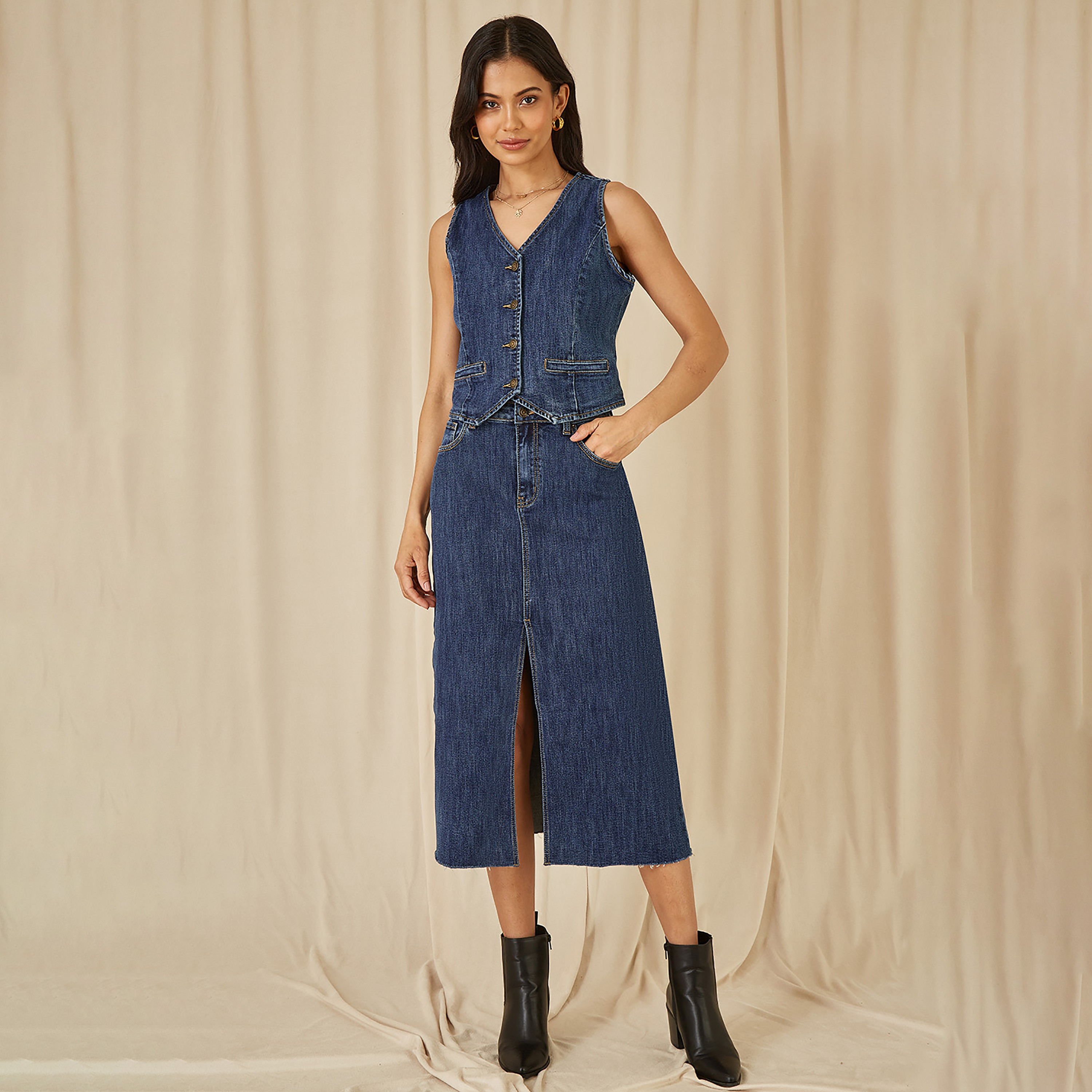سترة نسائية مطاطية من قماش الدنيم الأزرق من يامي-women-clothing-coatsandjackets-waistcoats-image-2
