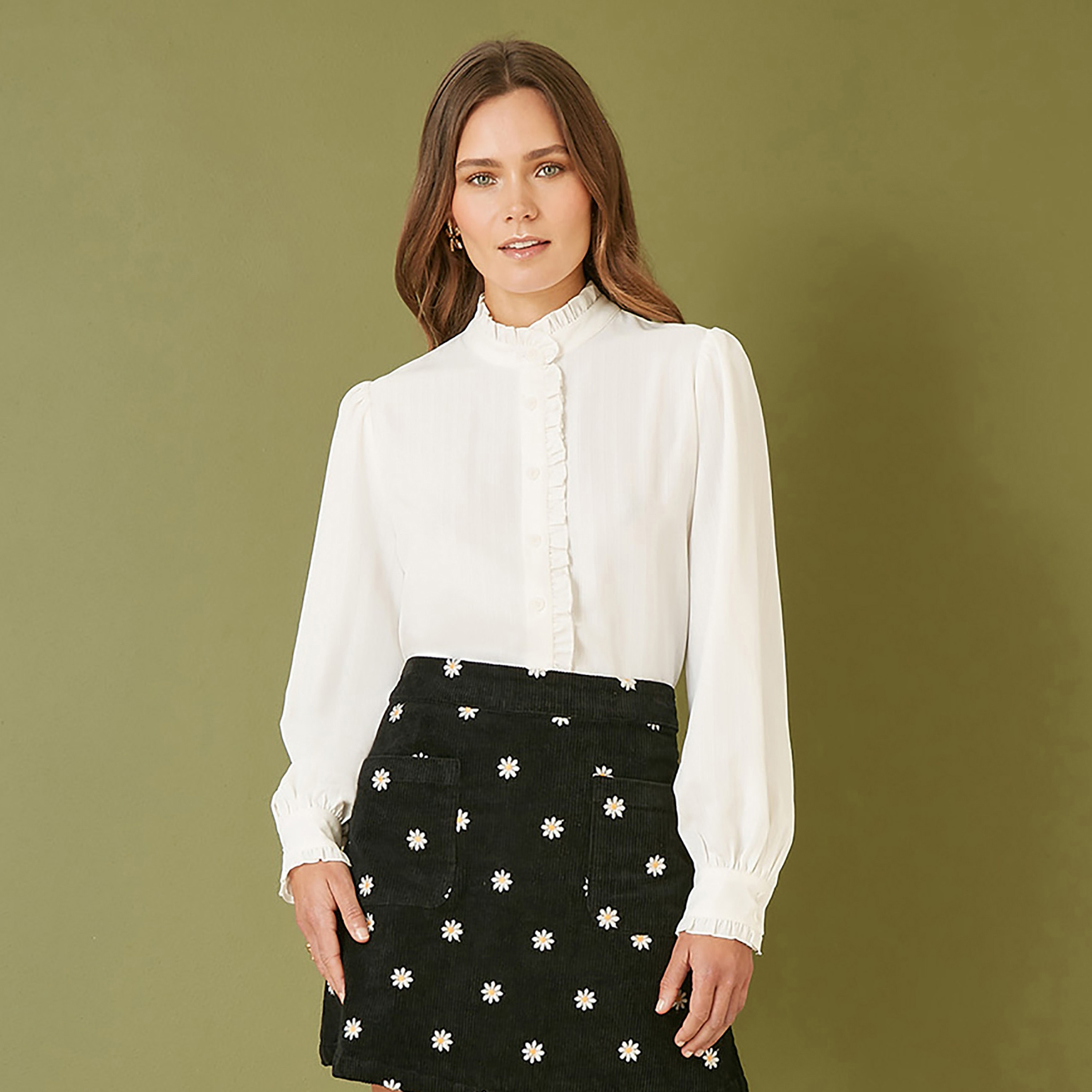 قميص أبيض اللون برقبة عالية للنساء من يامي-women-clothing-shirtsandblouses-shirts-image-1