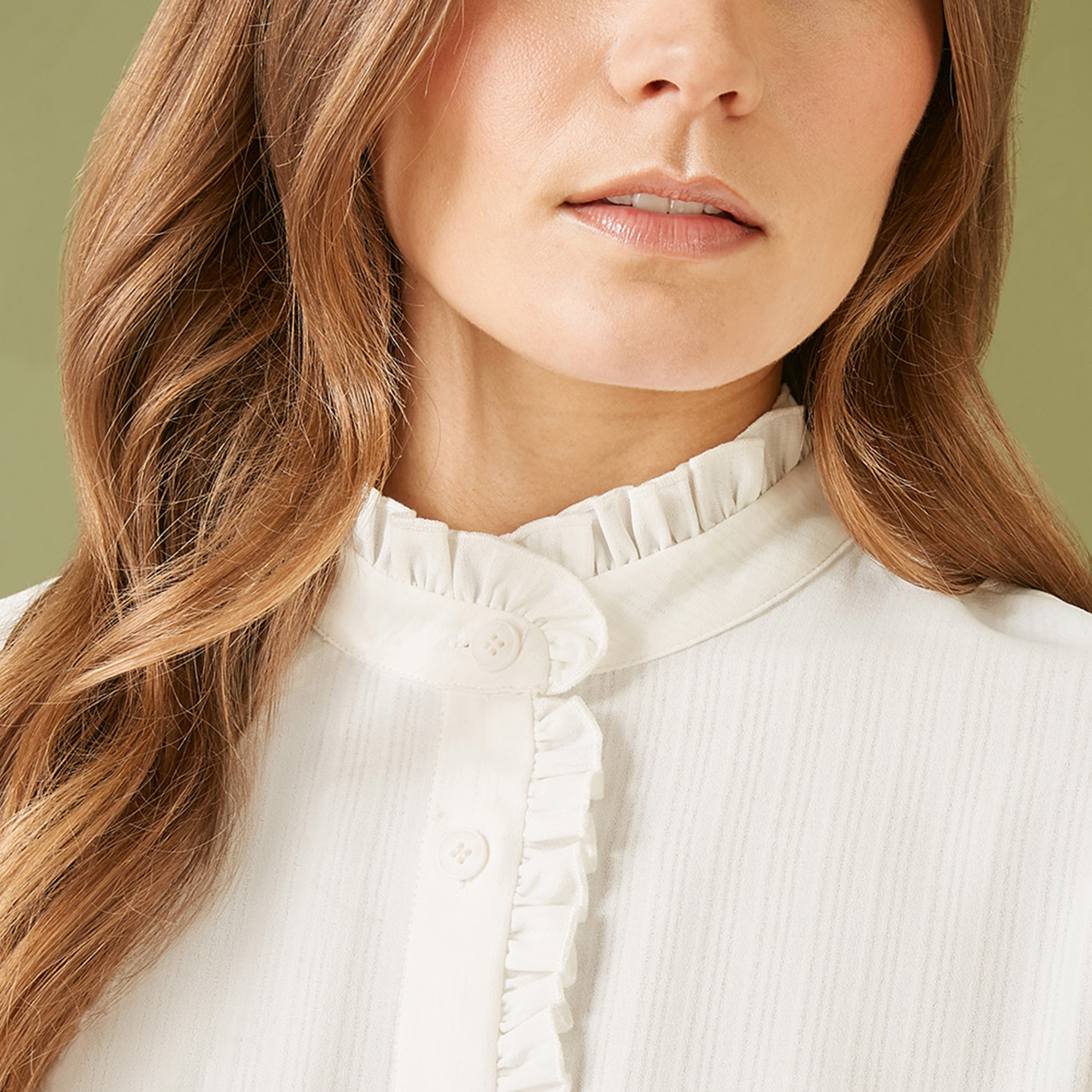 قميص أبيض اللون برقبة عالية للنساء من يامي-women-clothing-shirtsandblouses-shirts-image-3