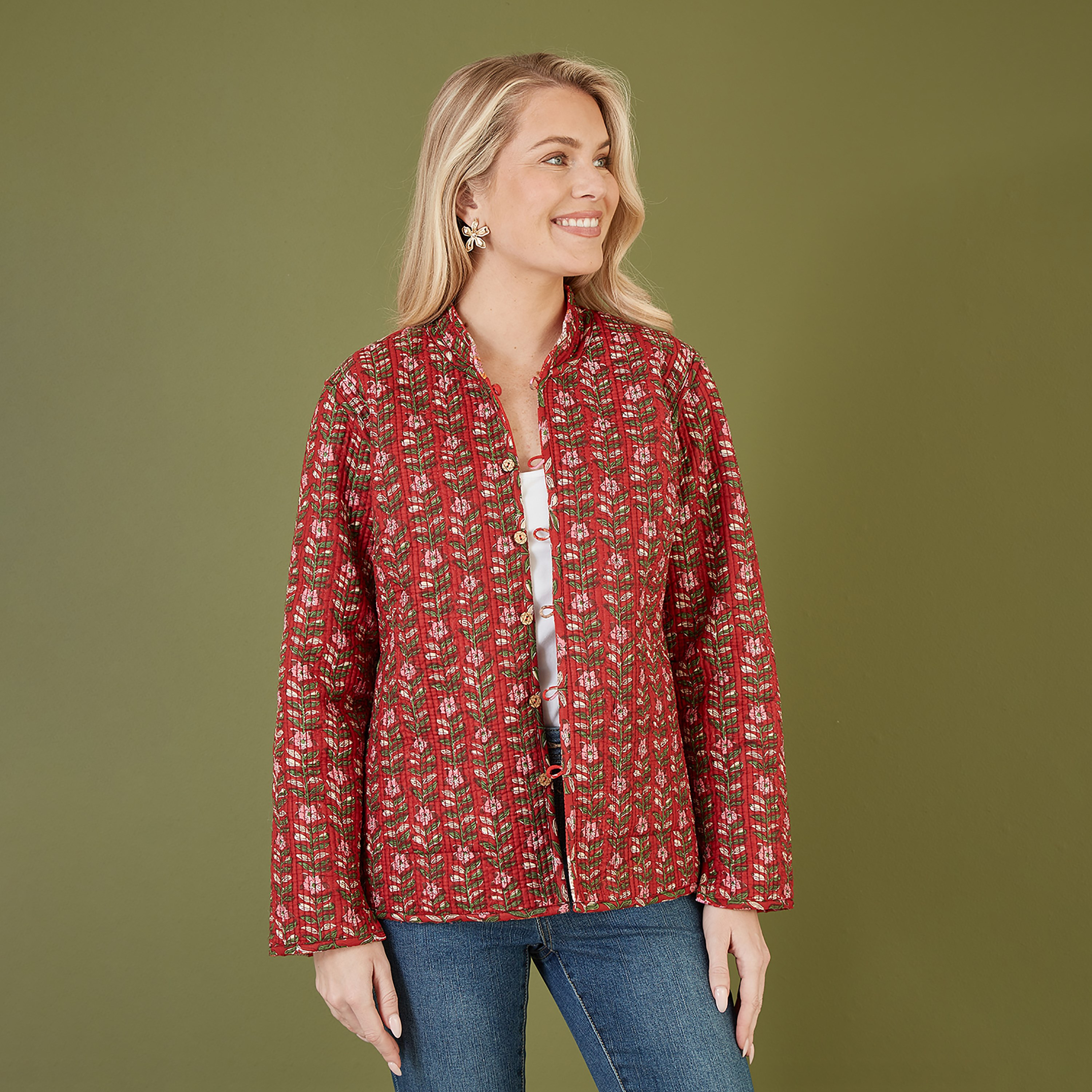 سترة نسائية مبطنة من القطن قابلة للعكس بطبعة زهور حمراء من يامي-women-clothing-coatsandjackets-jackets-image-1