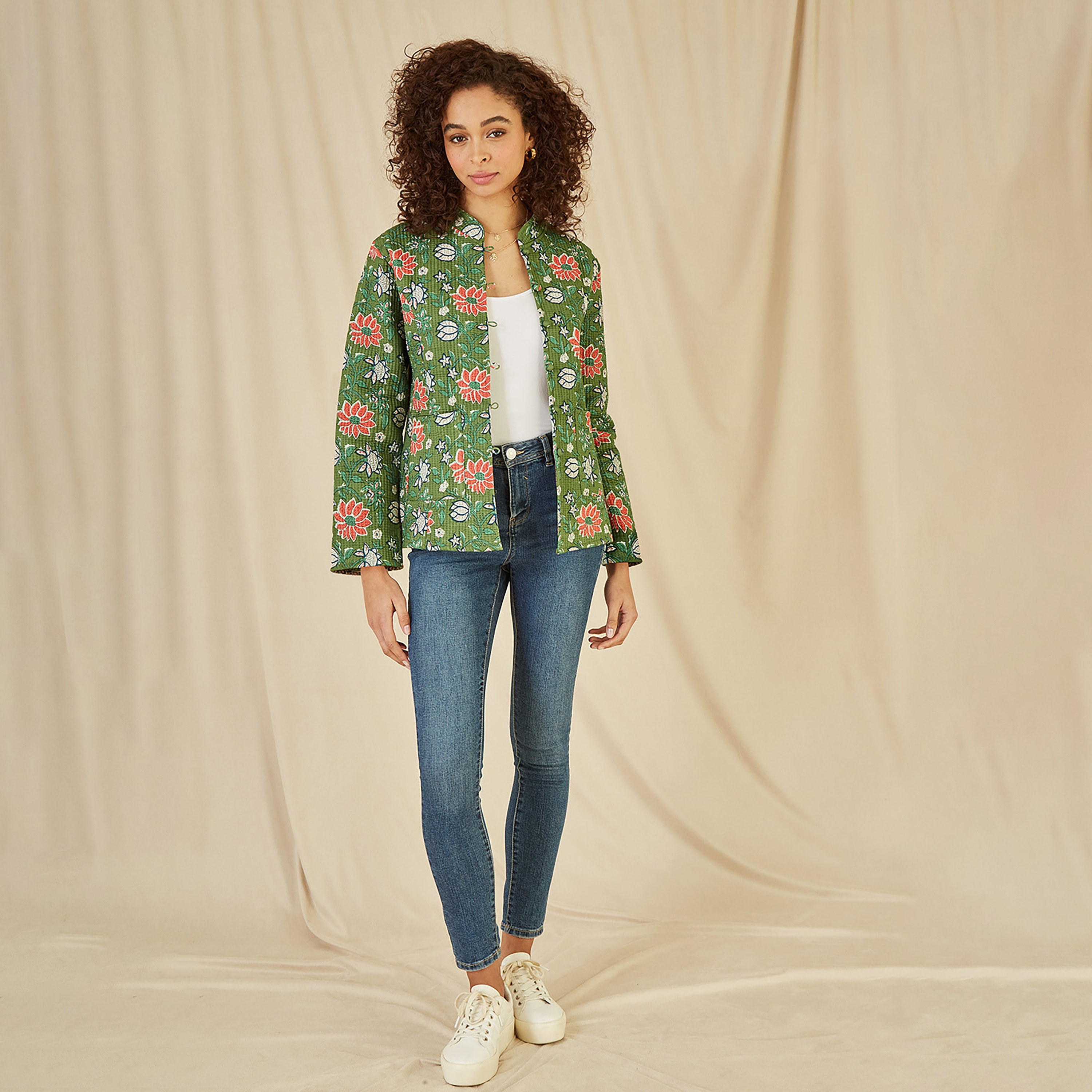 سترة نسائية مبطنة من القطن قابلة للعكس بطبعة زهور باللون الأخضر من يامي-women-clothing-coatsandjackets-jackets-image-3