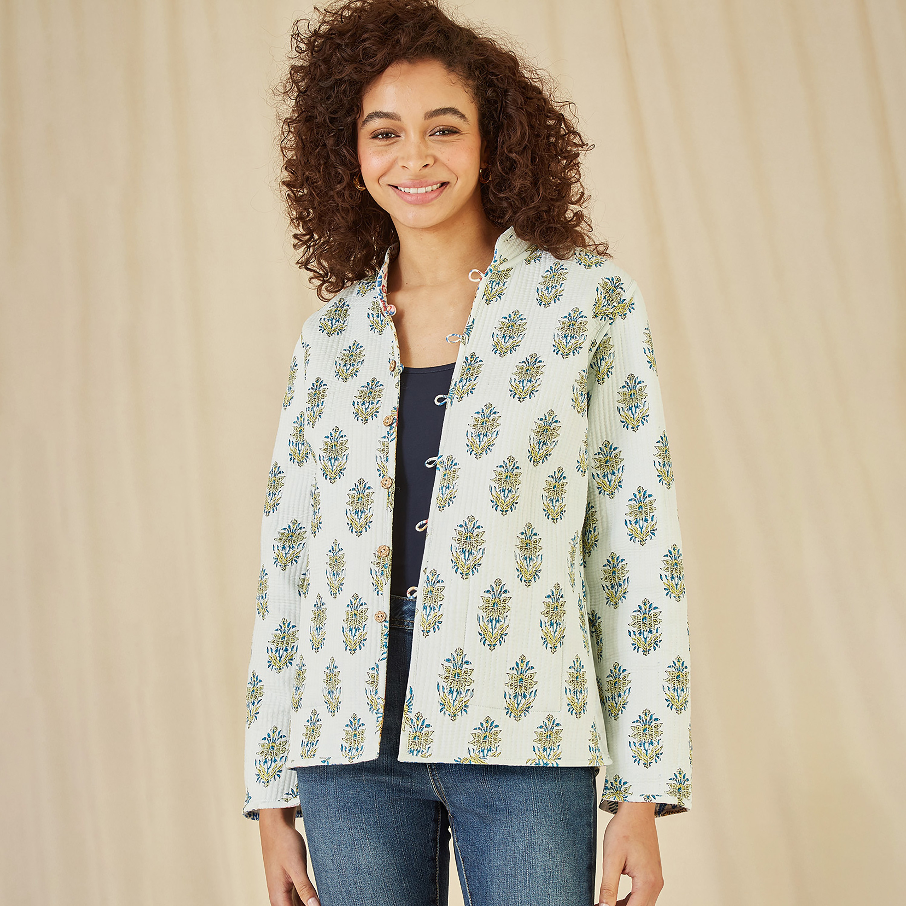 Yumi White Leopard Print Reversible Cotton Cropped Quilted Women's Jacket-women-clothing-coatsandjackets-jackets-image-1