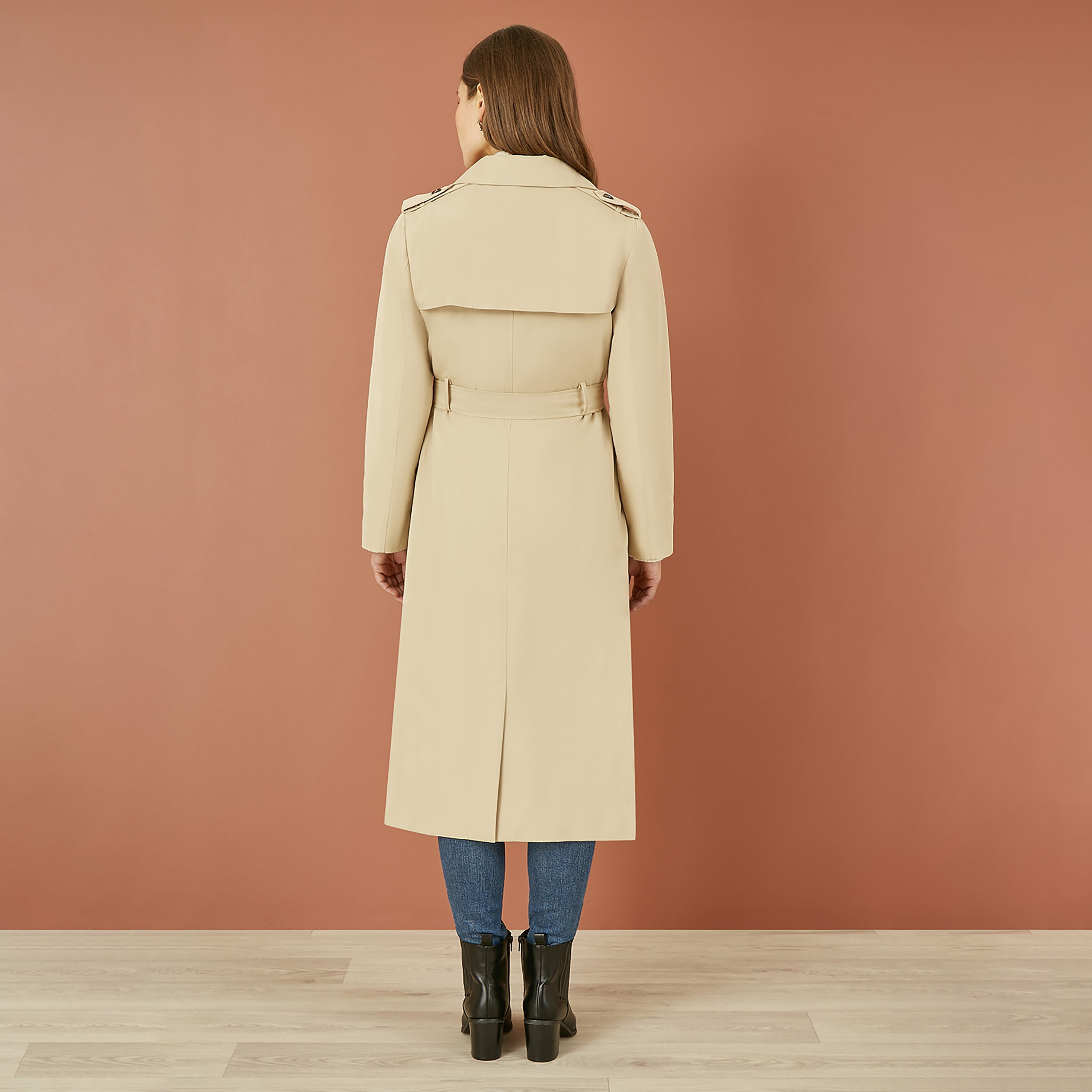 معطف ترنش نسائي باللون البيج مع حزام وياقة طويلة وحزام من يامي-women-clothing-coatsandjackets-coats-image-3