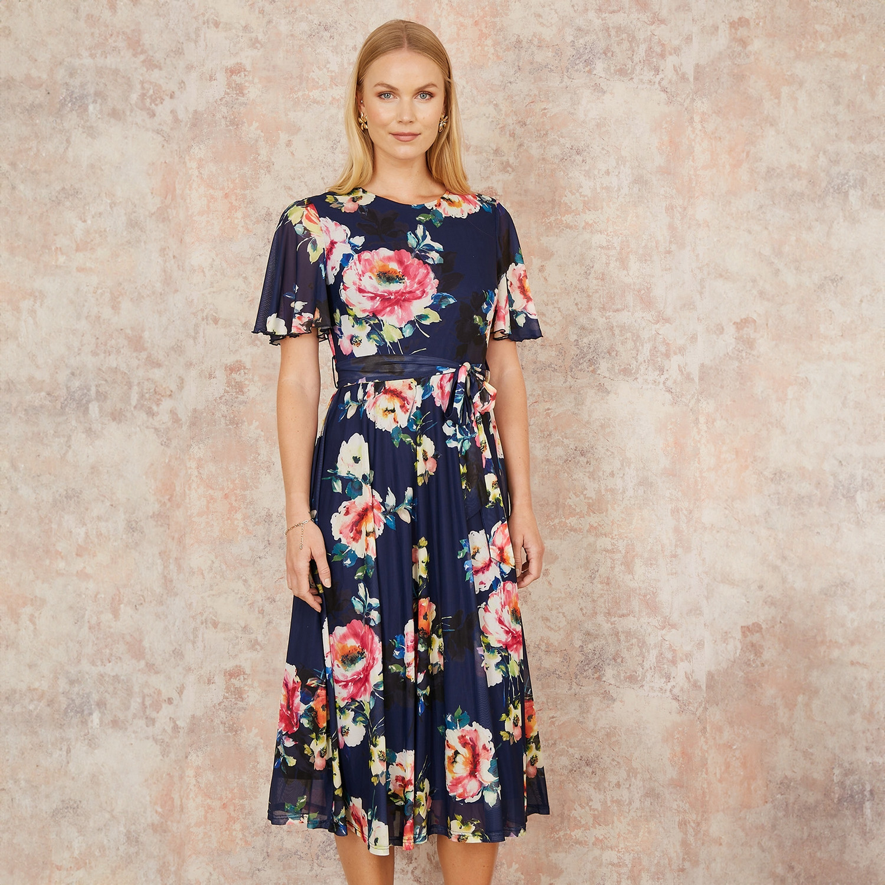 فستان نسائي متوسط ​​الطول بأكمام زاوية من Yumi-women-clothing-dresses-image-1