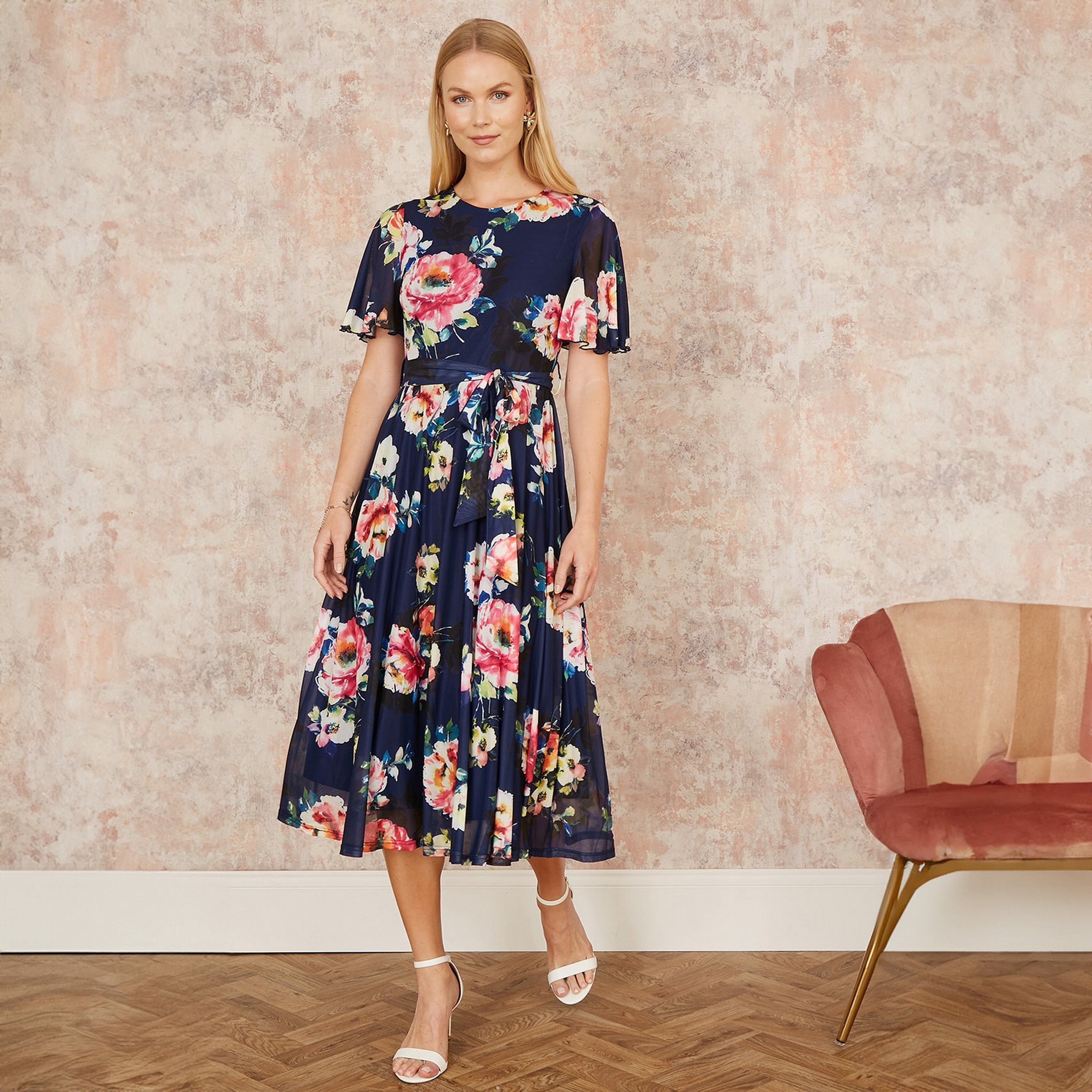 فستان نسائي متوسط ​​الطول بأكمام زاوية من Yumi-women-clothing-dresses-image-2