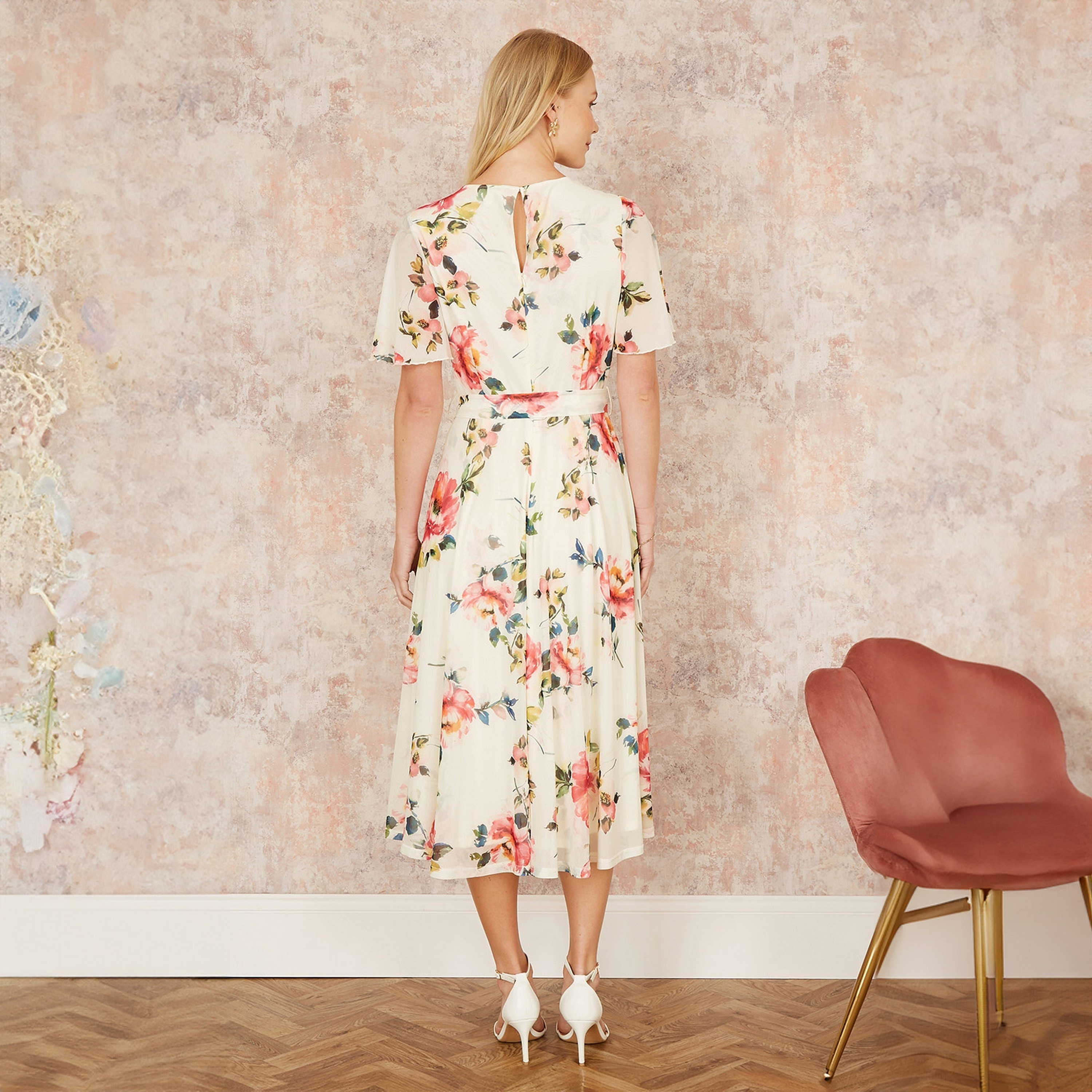 فستان نسائي متوسط ​​الطول بأكمام زاوية من Yumi-women-clothing-dresses-image-8