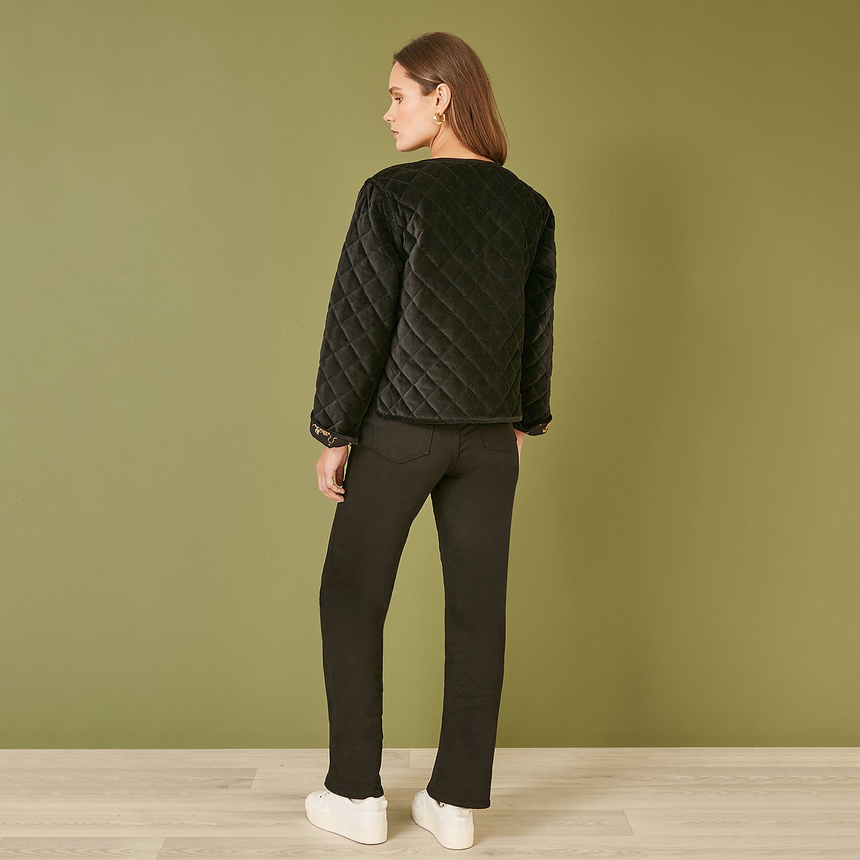 سترة نسائية مبطنة باللون الأسود من المخمل مع بطانة من جلد النمر قابلة للعكس من يامي-women-clothing-coatsandjackets-jackets-image-3