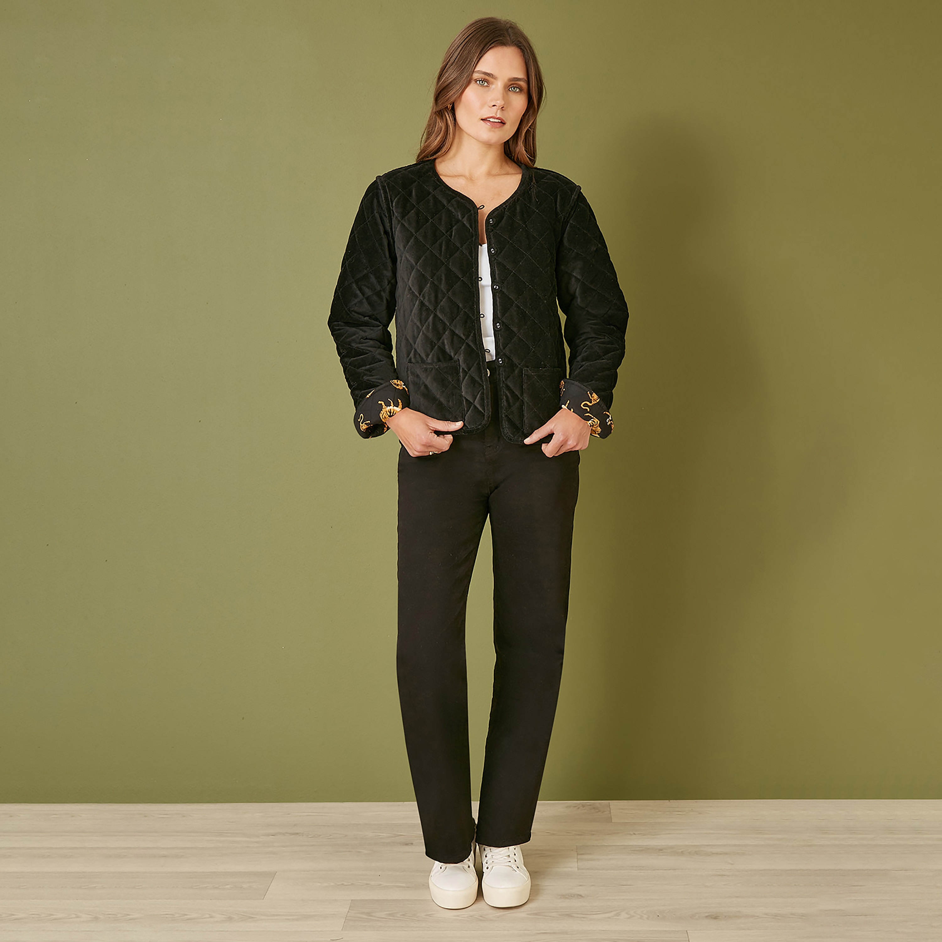 سترة نسائية مبطنة باللون الأسود من المخمل مع بطانة من جلد النمر قابلة للعكس من يامي-women-clothing-coatsandjackets-jackets-image-4