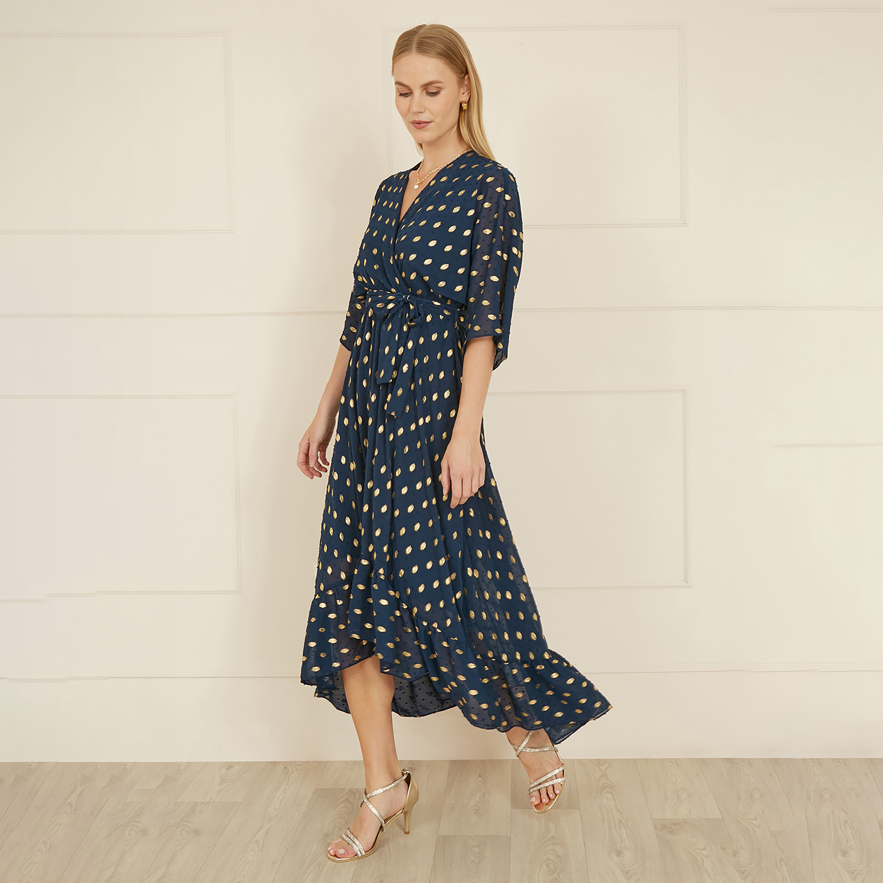 فستان ميدي مطبوع برقائق معدنية مع حافة منخفضة للنساء للسهرات من يامي-women-clothing-dresses-image-2