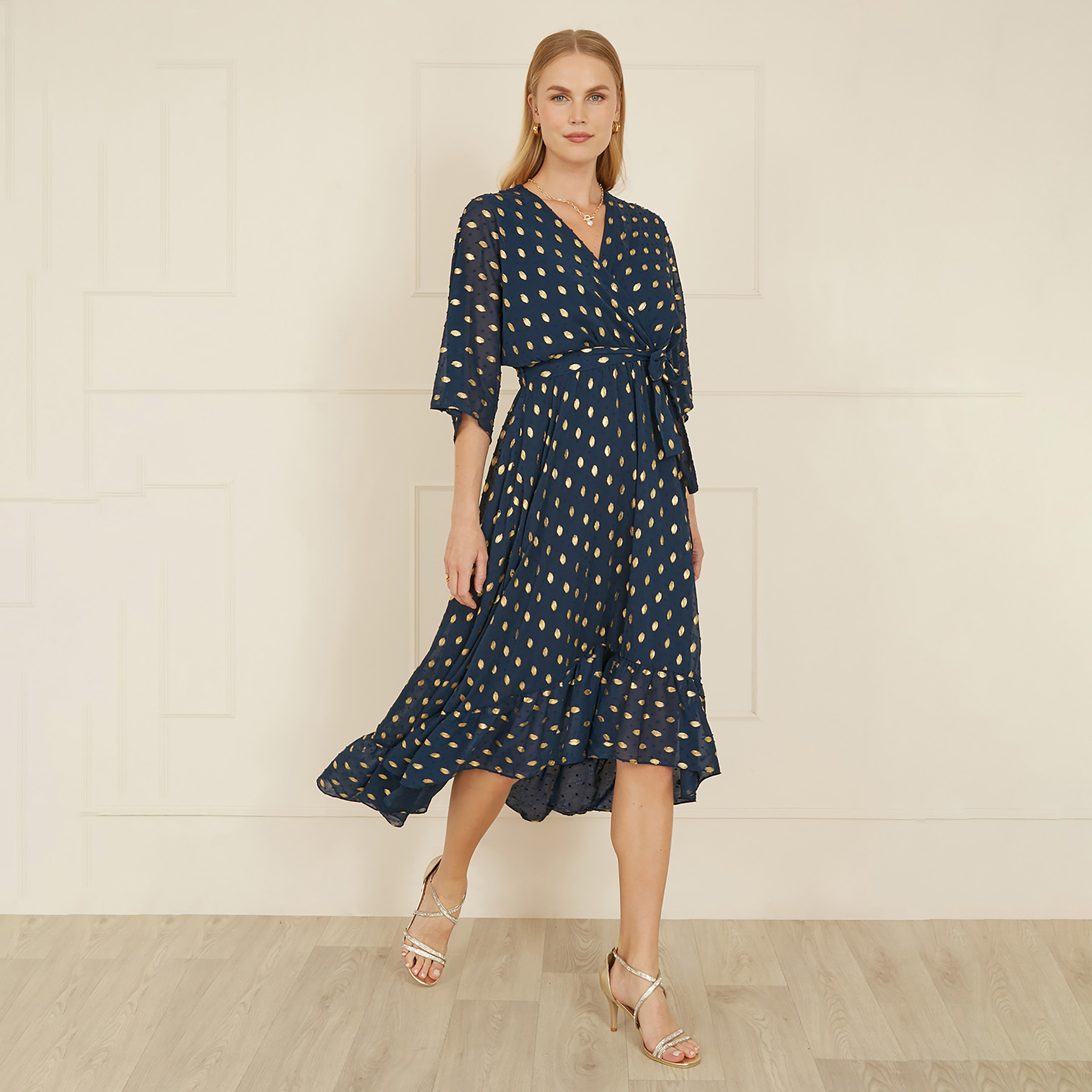 فستان ميدي مطبوع برقائق معدنية مع حافة منخفضة للنساء للسهرات من يامي-women-clothing-dresses-image-3