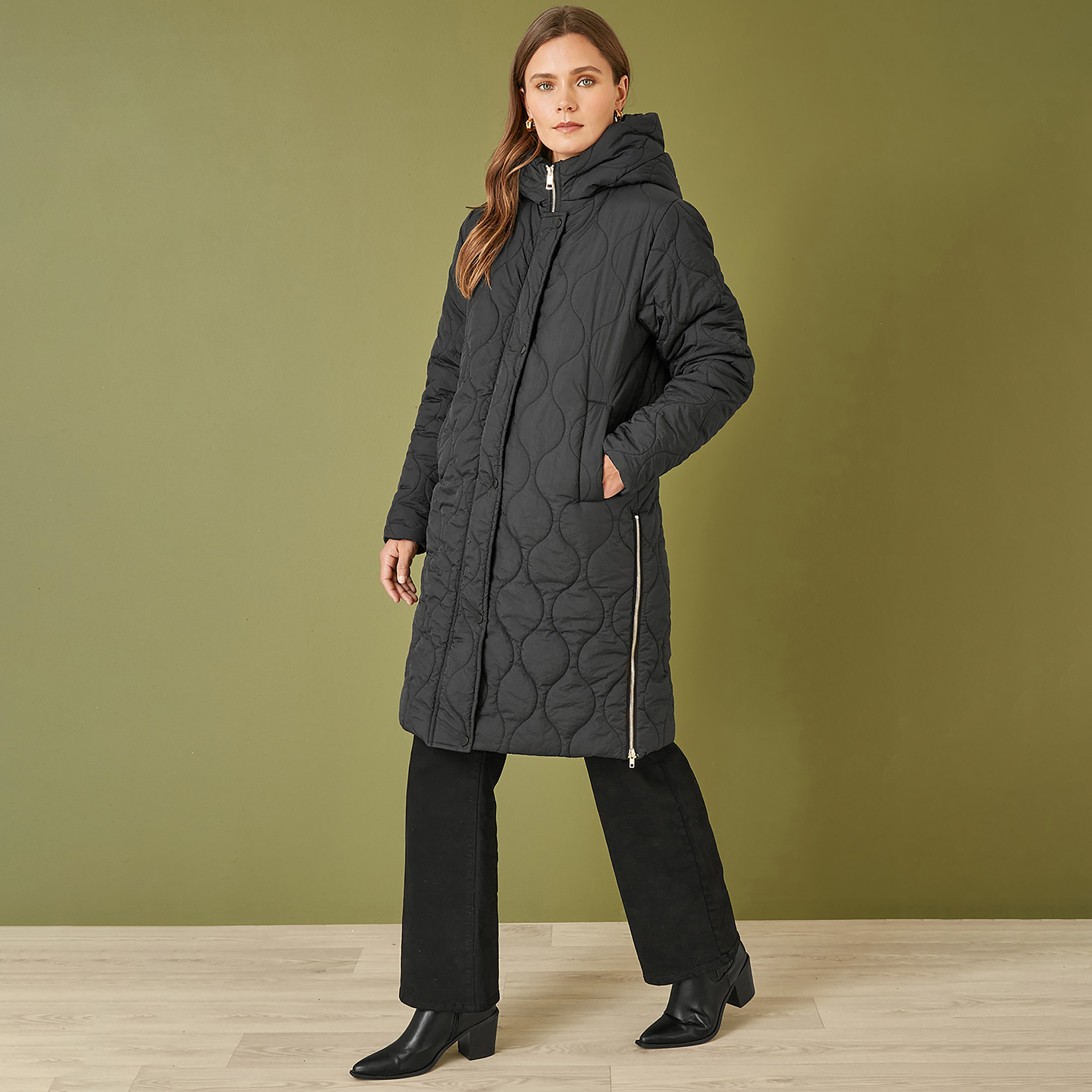 Yumi Black Padded Quilted Long Women's Jacket with Side Zip-women-winterwear-coatsandjackets-jackets-image-1