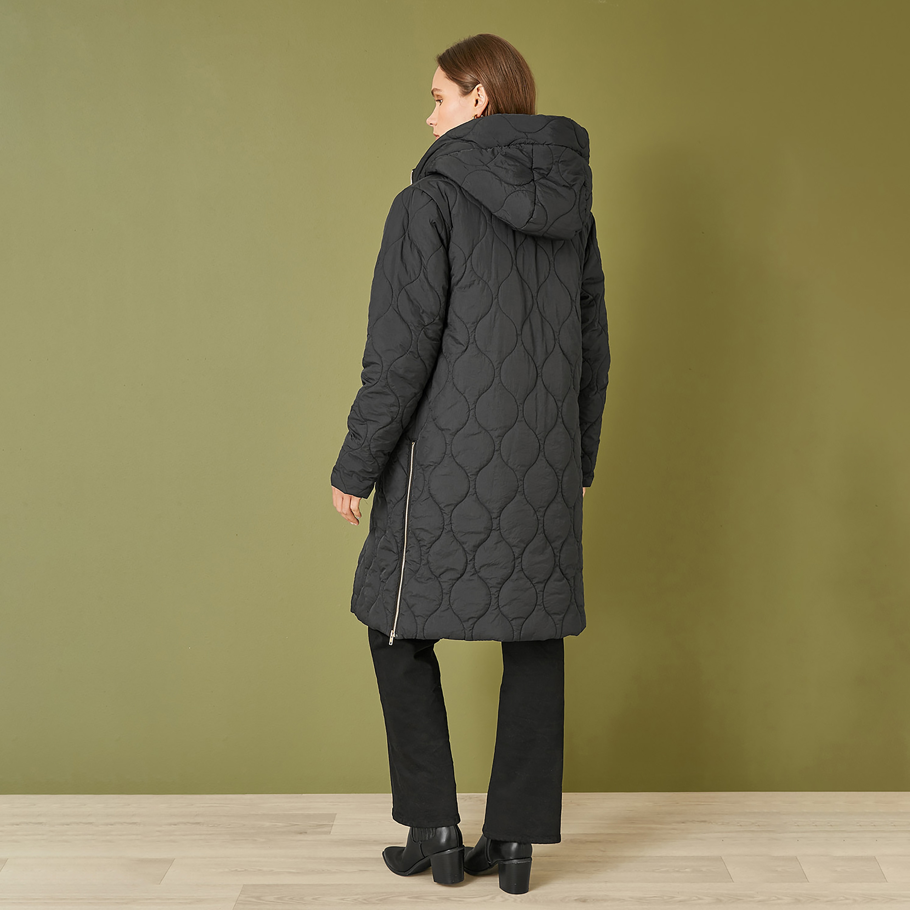 Yumi Black Padded Quilted Long Women's Jacket with Side Zip-women-winterwear-coatsandjackets-jackets-image-2