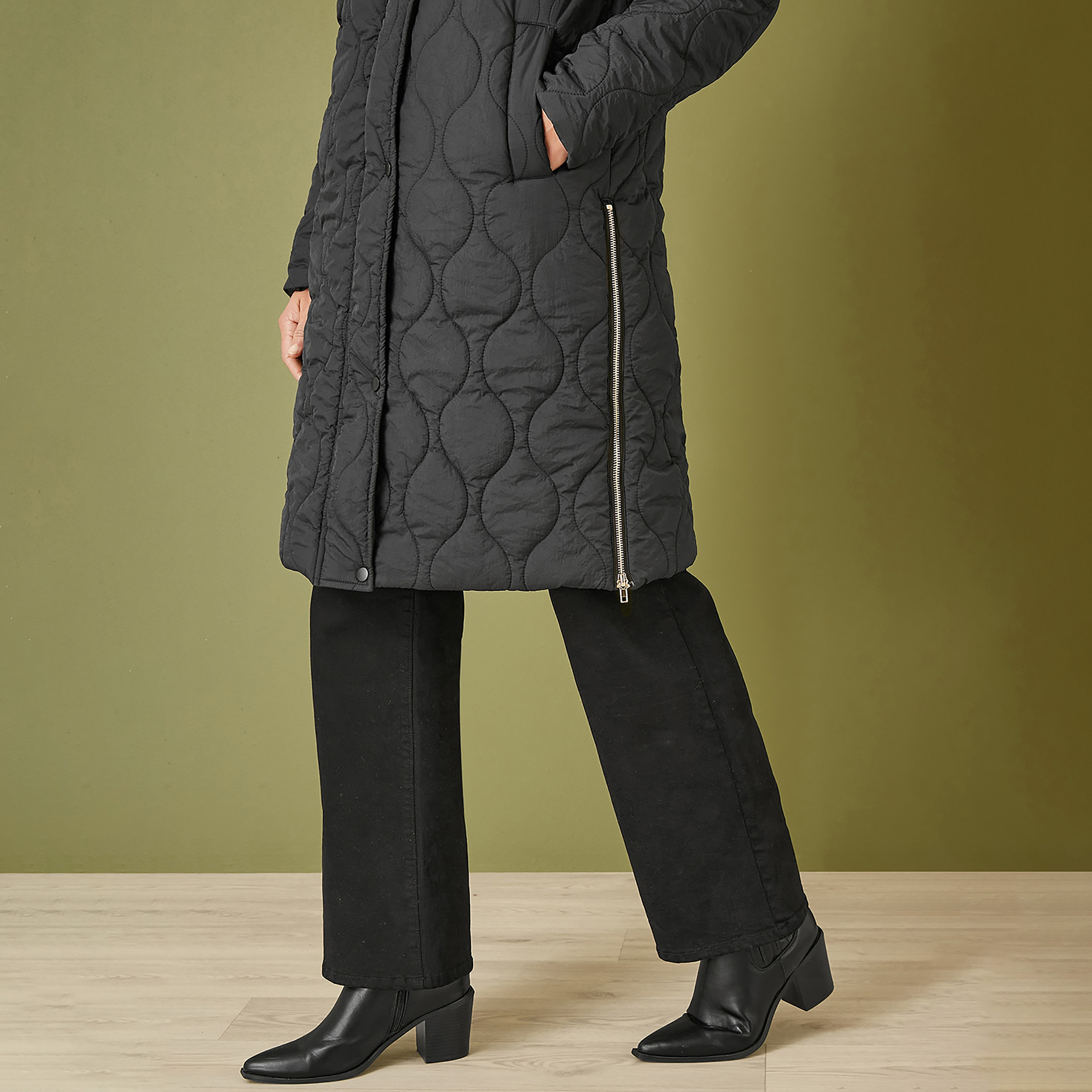 Yumi Black Padded Quilted Long Women's Jacket with Side Zip-women-winterwear-coatsandjackets-jackets-image-3