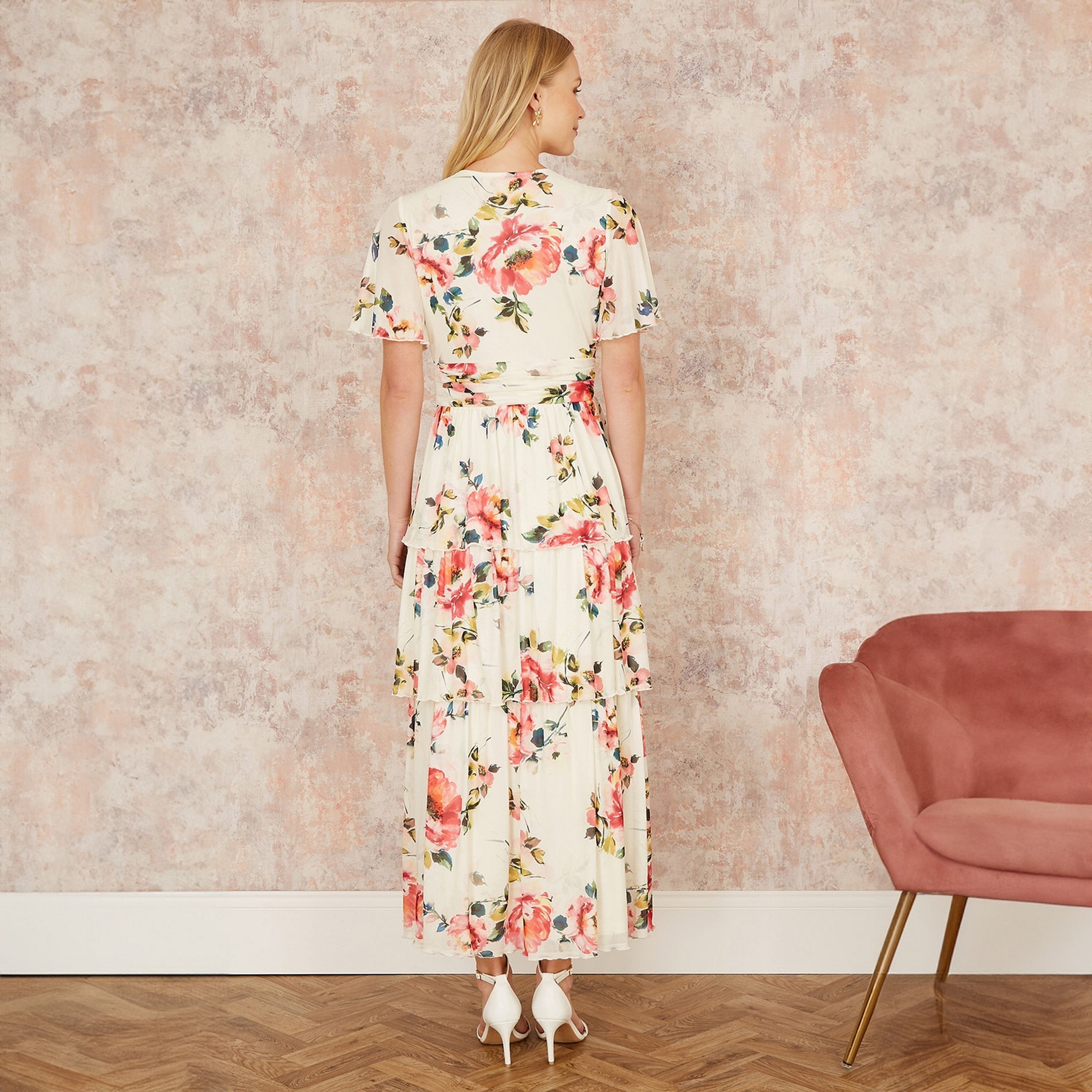 فستان ماكسي نسائي بطبقات وأكمام مرفرفة من الزهور باللون العاجي باللون العاجي-women-clothing-dresses-image-3