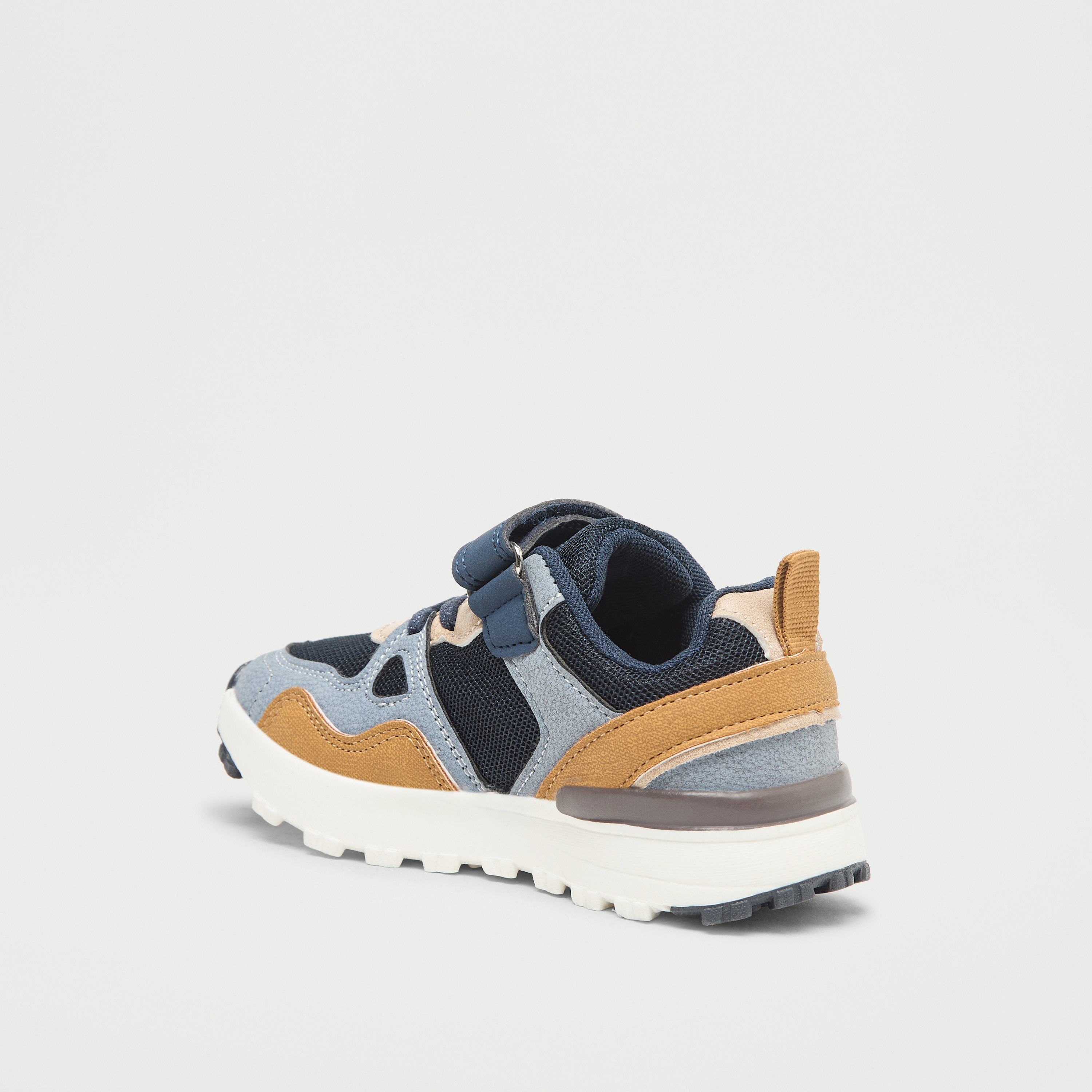 حذاء سنيكرز متعدد التصاميم بشريط إغلاق لاصق من إل بي إل من شو إكسبرس-boys-shoes-sneakers-image-2