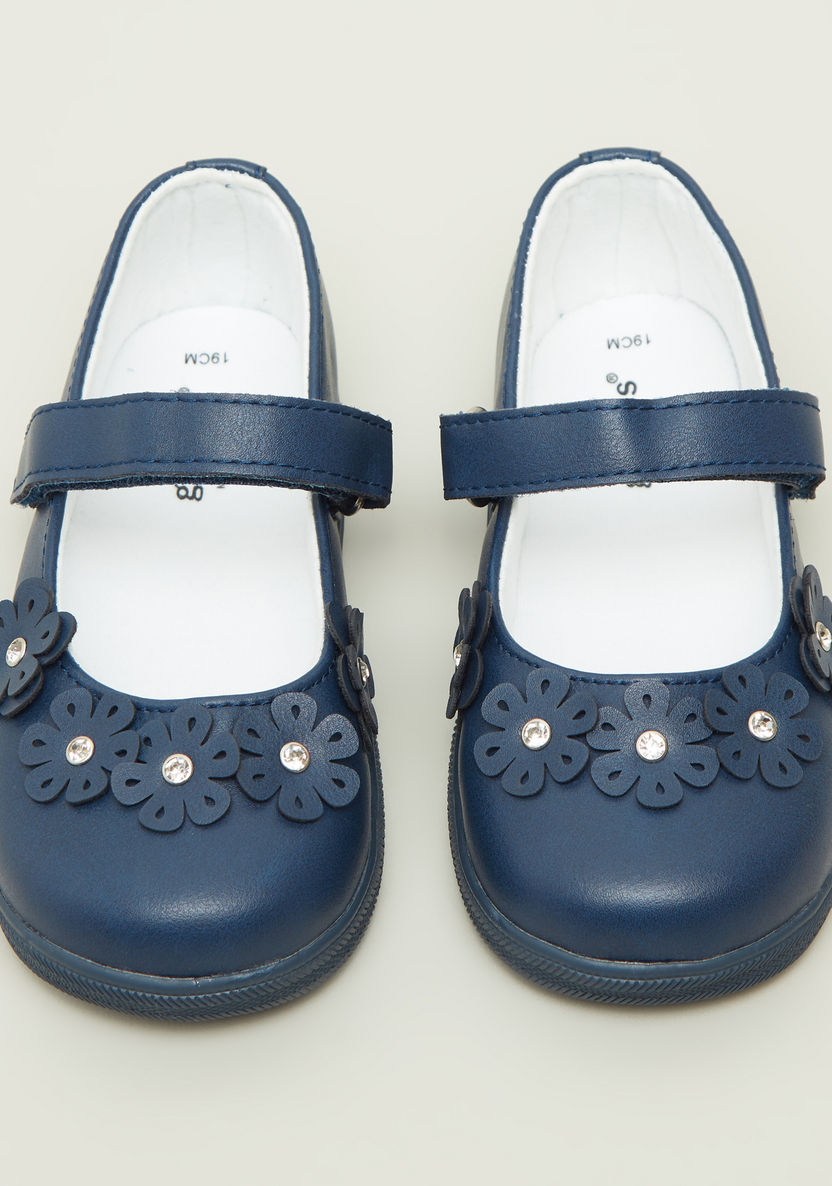 حذاء أطفال بزخارف زهرية من جيجلز-%D8%A7%D9%84%D8%A3%D8%A8%D9%88%D8%A7%D8%AA-image-1