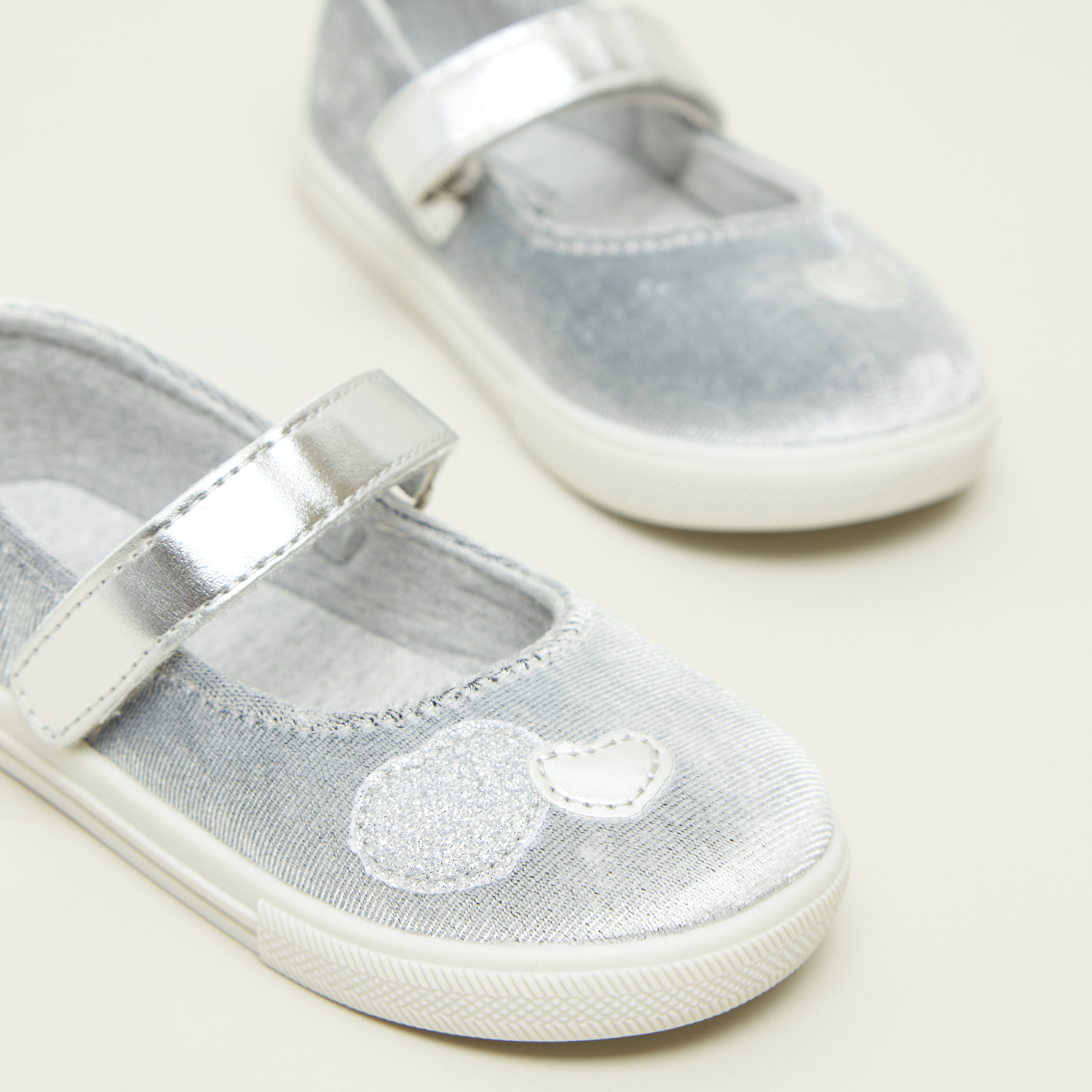 Giggles Textured Baby Shoes with Heart Embroidery-baby-boys-shoes-booties-image-4