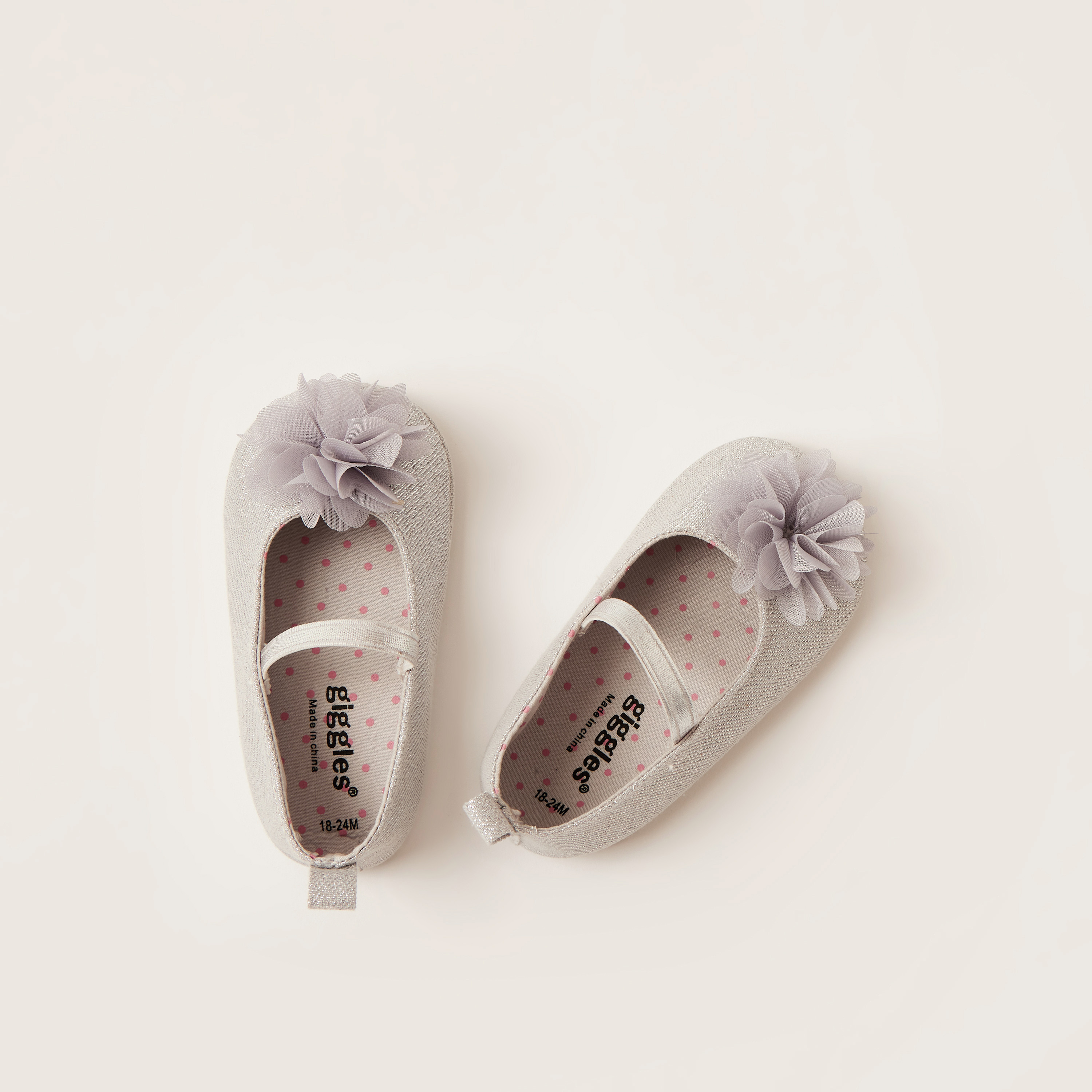 حذاء سهل الارتداء بارز الملمس بجليتر وتفاصيل زخارف من جيجلز-baby-girls-shoes-booties-image-1